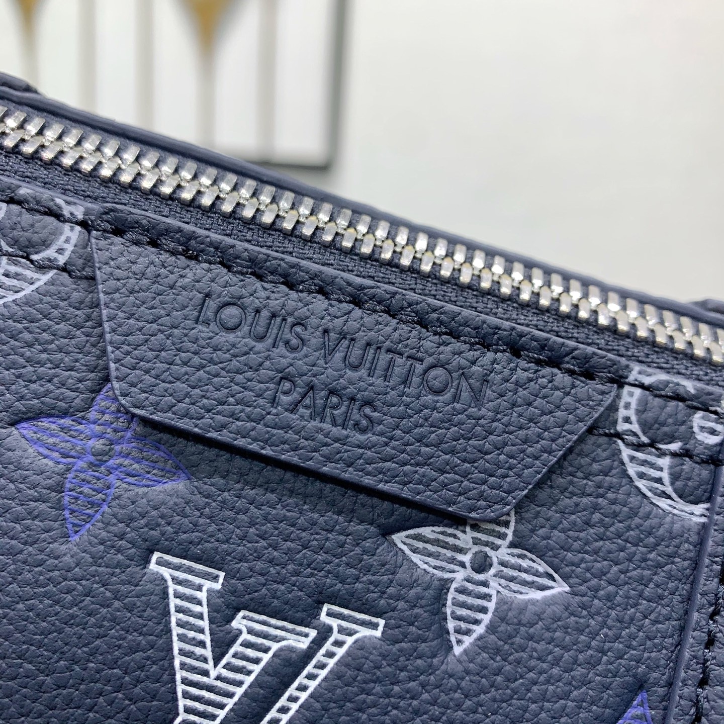 LV A貨 圓筒斜背包 深藍老花設計 潮流街頭款| 15 LV A貨 圓筒斜背包 深藍老花設計 潮流街頭款