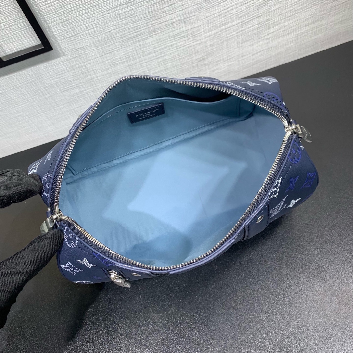 LV A貨 圓筒斜背包 深藍老花設計 潮流街頭款| 11 LV A貨 圓筒斜背包 深藍老花設計 潮流街頭款