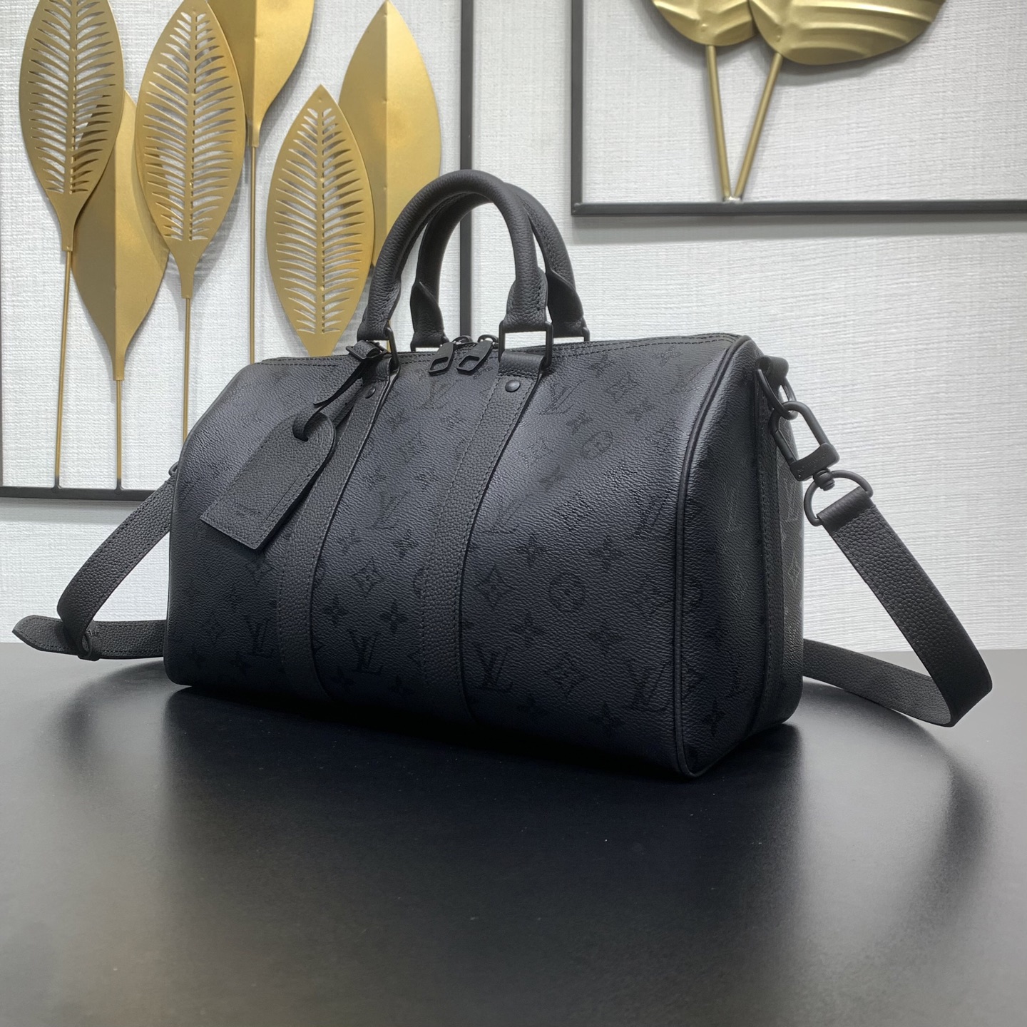 LV 一比一 M28370 Keepall Bandoulière 黑色壓紋旅行袋 男款大容量手提斜背包| 13 LV 一比一 M28370 Keepall Bandoulière 黑色壓紋旅行袋 男款大容量手提斜背包