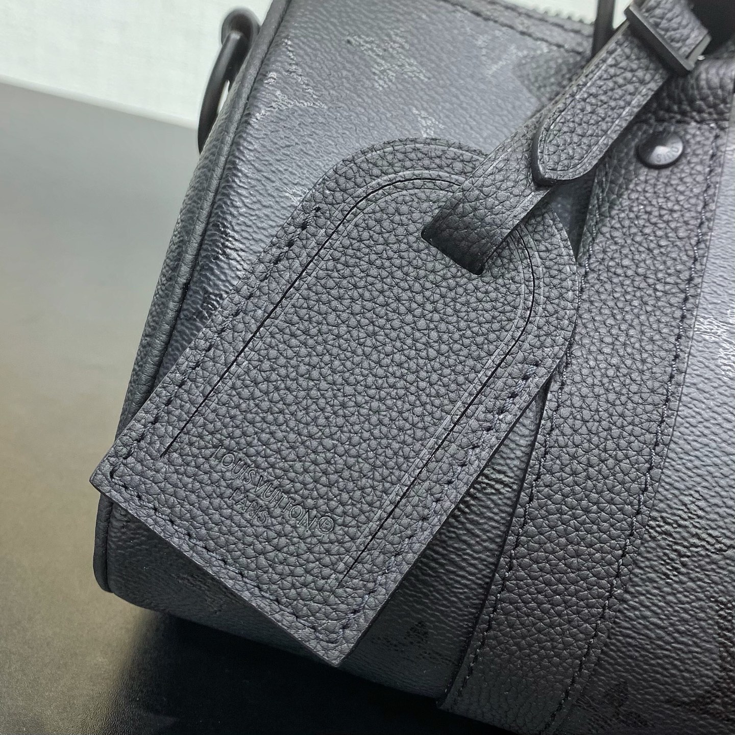 LV 原單 M28369 黑色壓紋 Speedy 手提包 男女同款小型波士頓包 斜背包| 16 LV 原單 M28369 黑色壓紋 Speedy 手提包 男女同款小型波士頓包 斜背包