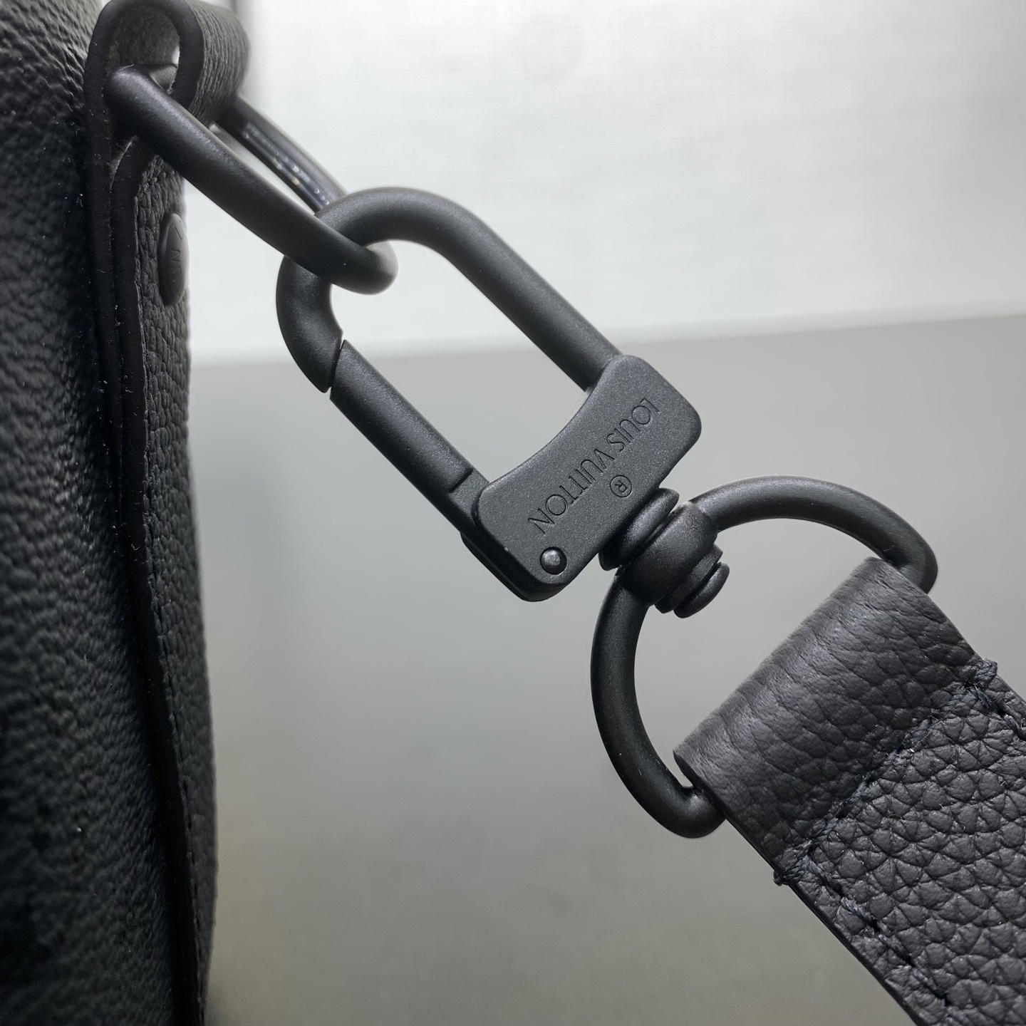 LV 原單 M28369 黑色壓紋 Speedy 手提包 男女同款小型波士頓包 斜背包| 8 LV 原單 M28369 黑色壓紋 Speedy 手提包 男女同款小型波士頓包 斜背包