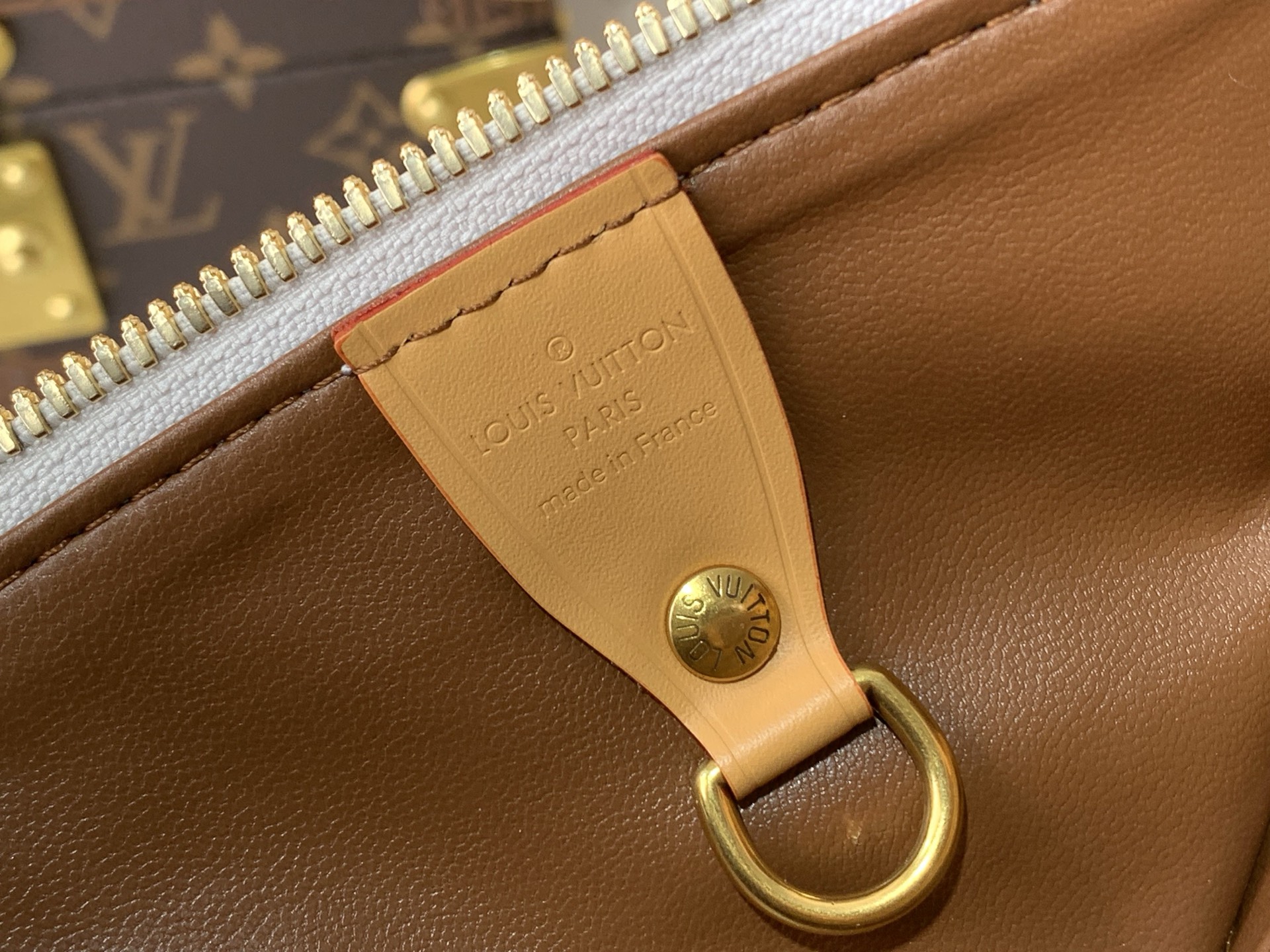 LV 一比一 M28384 銀色金屬 Speedy 手提包 女款亮面波士頓包 時尚斜背包| 15 LV 一比一 M28384 銀色金屬 Speedy 手提包 女款亮面波士頓包 時尚斜背包