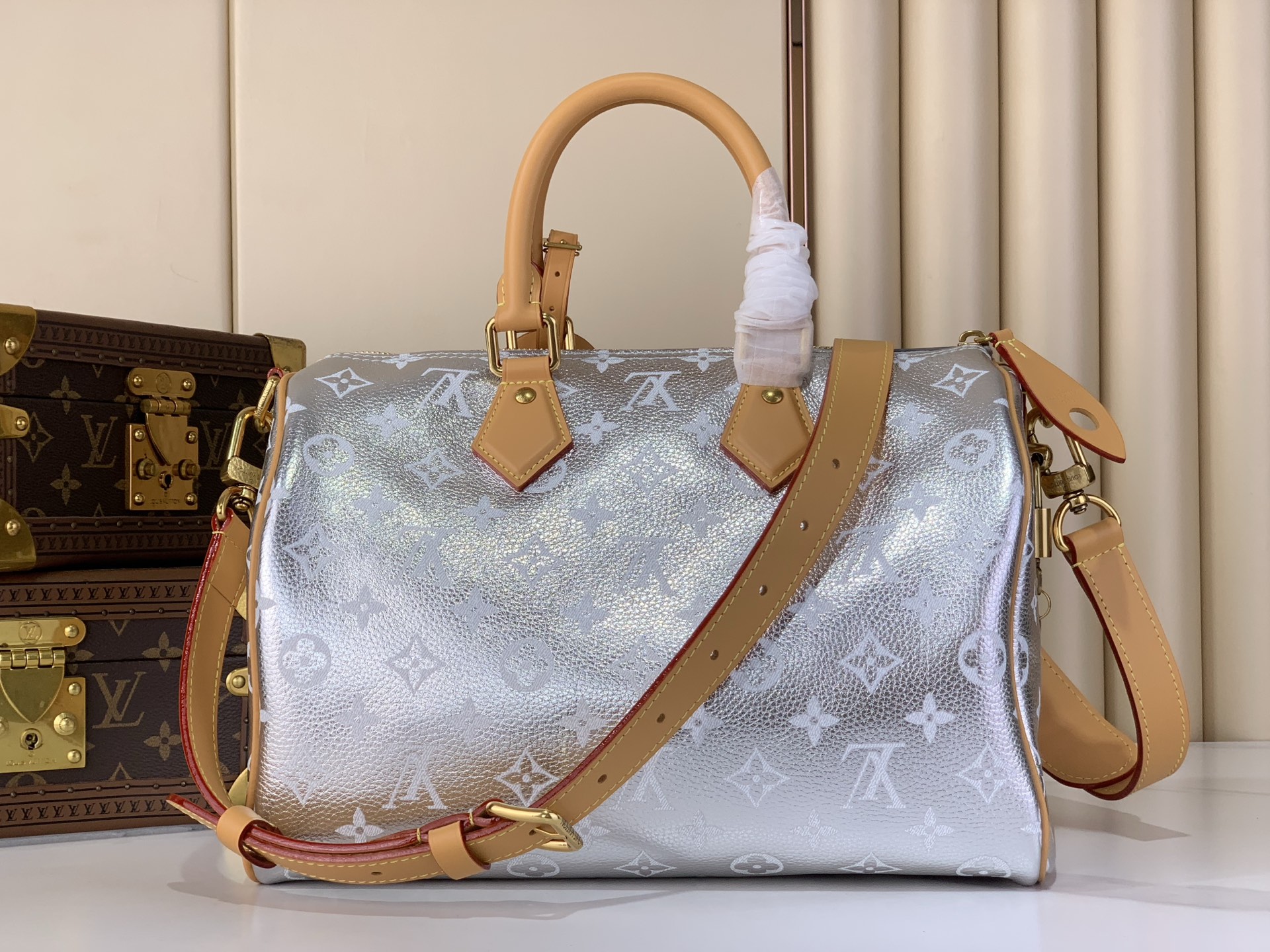LV 一比一 M28384 銀色金屬 Speedy 手提包 女款亮面波士頓包 時尚斜背包| 13 LV 一比一 M28384 銀色金屬 Speedy 手提包 女款亮面波士頓包 時尚斜背包