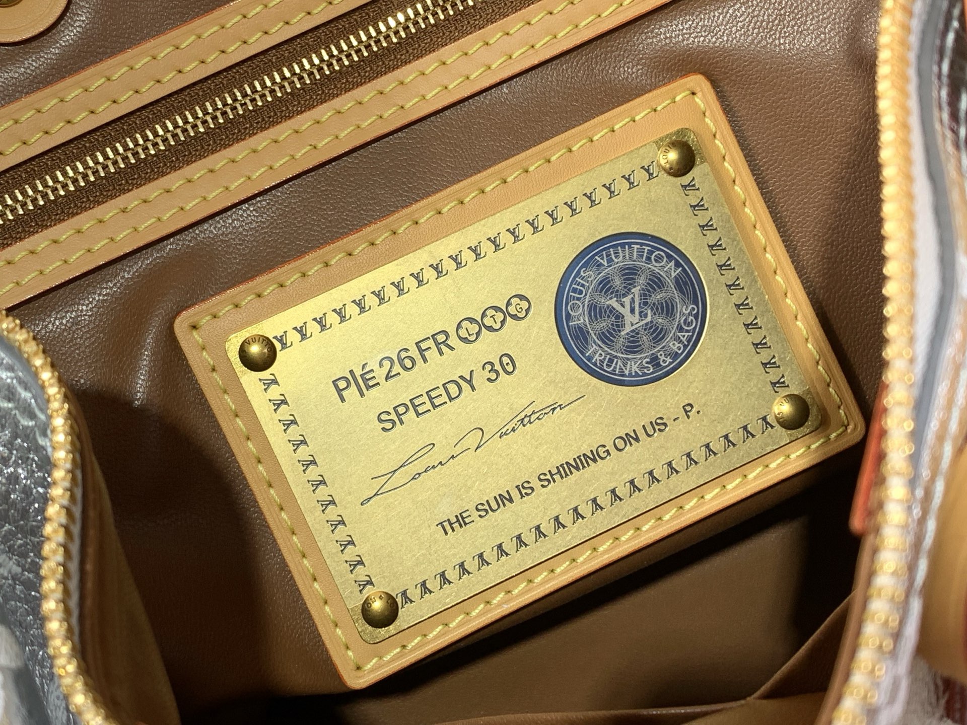 LV 一比一 M28384 銀色金屬 Speedy 手提包 女款亮面波士頓包 時尚斜背包| 8 LV 一比一 M28384 銀色金屬 Speedy 手提包 女款亮面波士頓包 時尚斜背包
