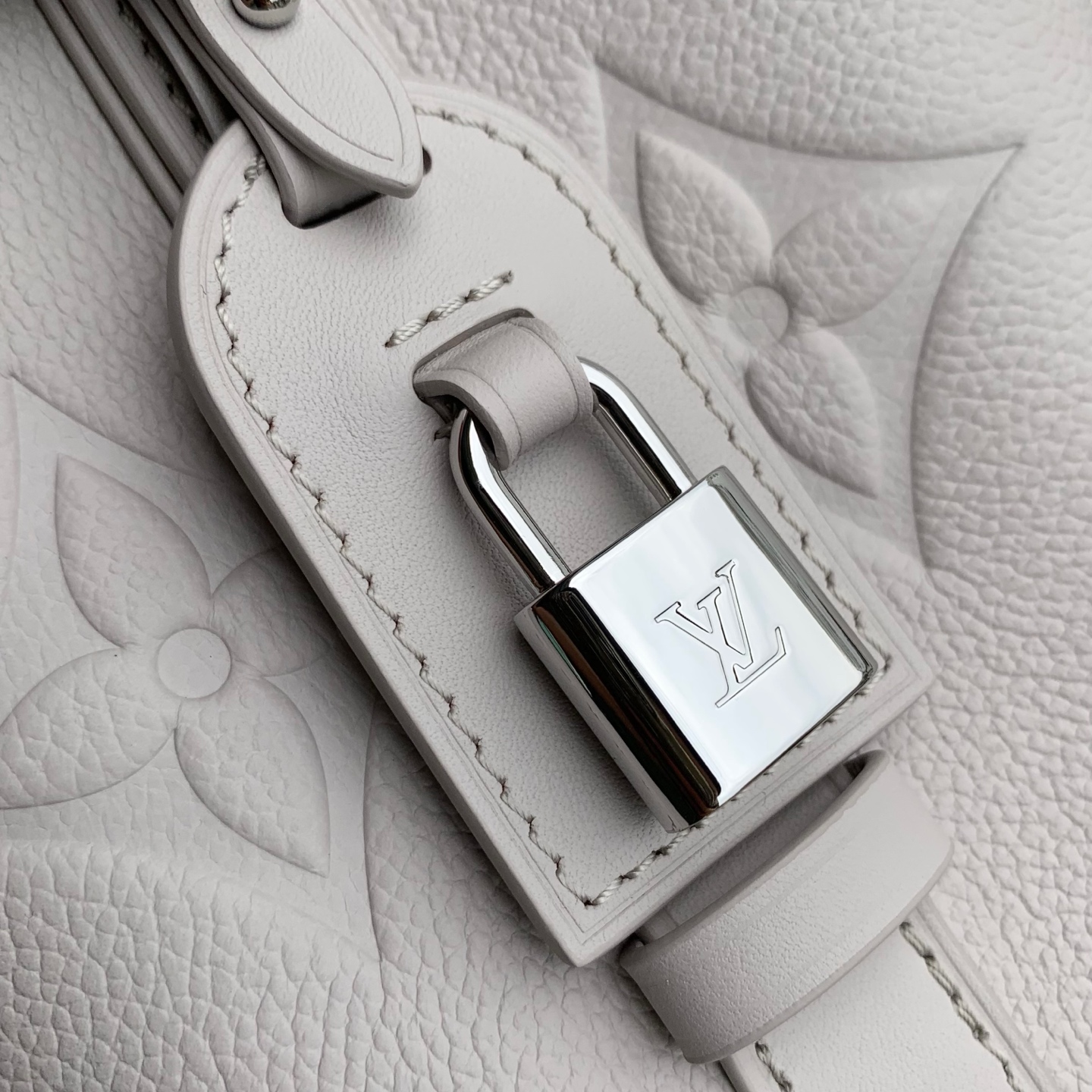LV 高仿 M28342 白色壓紋 Monogram 小方包 女款單肩斜背包 高端氣質精品包| 11 LV 高仿 M28342 白色壓紋 Monogram 小方包 女款單肩斜背包 高端氣質精品包
