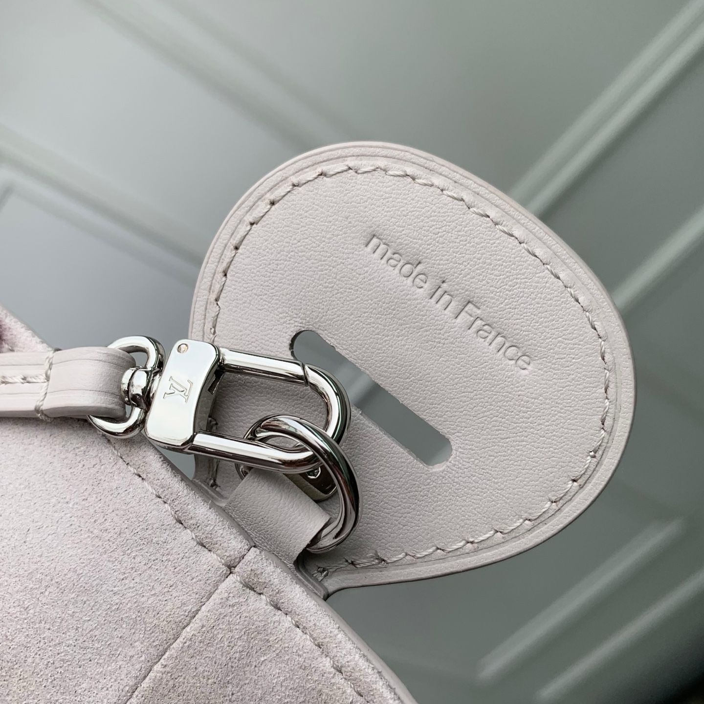 LV 高仿 M28342 白色壓紋 Monogram 小方包 女款單肩斜背包 高端氣質精品包| 8 LV 高仿 M28342 白色壓紋 Monogram 小方包 女款單肩斜背包 高端氣質精品包