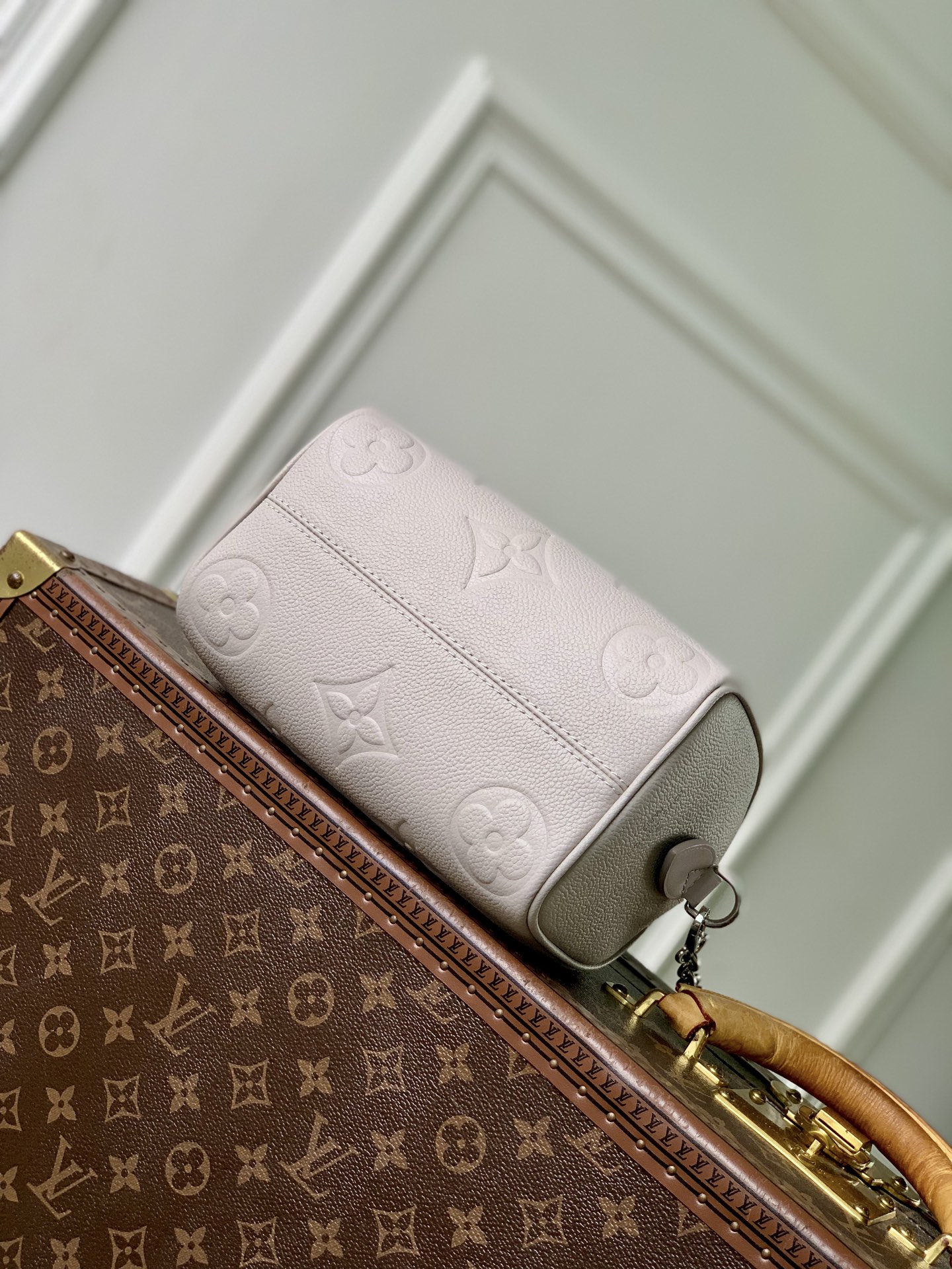 LV 一比一 M28343 白粉拼色壓紋 Nano Speedy 迷你手提斜背包 女款高端精品小包| 12 LV 一比一 M28343 白粉拼色壓紋 Nano Speedy 迷你手提斜背包 女款高端精品小包