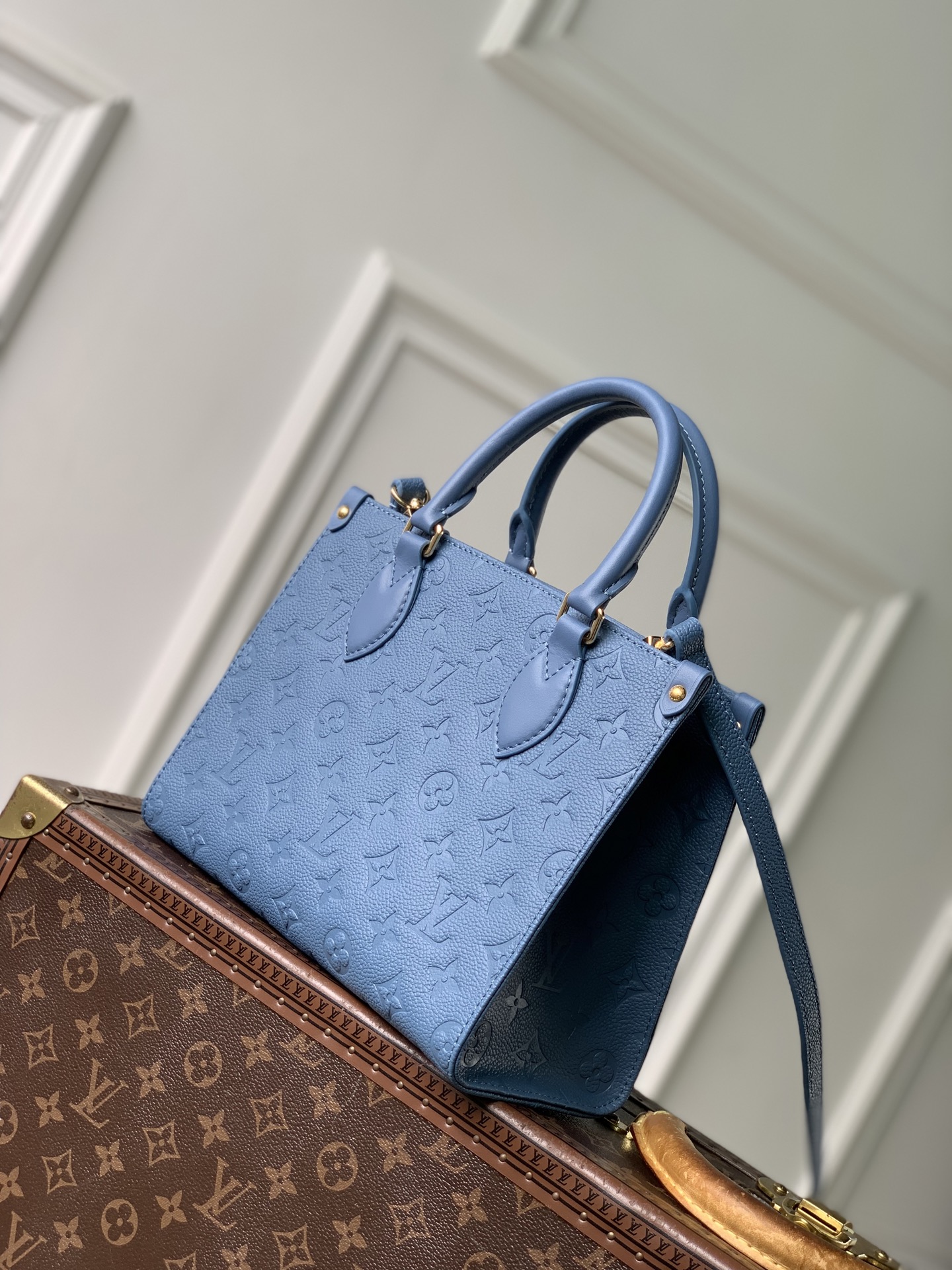 LV 原單 M28181 藍色壓紋 Monogram 手提包 女款中型單肩斜背包 通勤精品款| 14 LV 原單 M28181 藍色壓紋 Monogram 手提包 女款中型單肩斜背包 通勤精品款