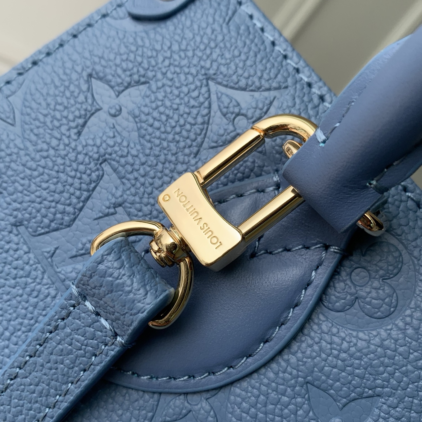 LV 原單 M28181 藍色壓紋 Monogram 手提包 女款中型單肩斜背包 通勤精品款| 11 LV 原單 M28181 藍色壓紋 Monogram 手提包 女款中型單肩斜背包 通勤精品款