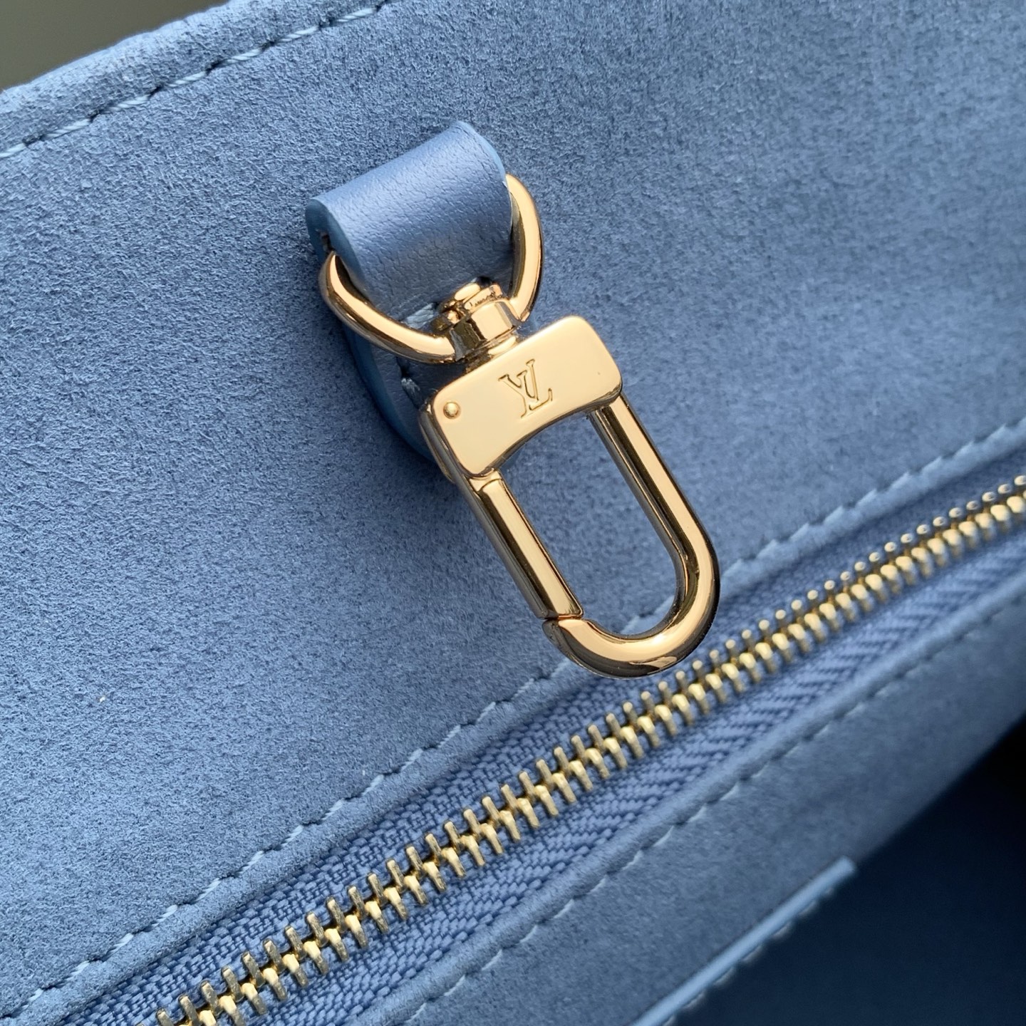 LV 原單 M28181 藍色壓紋 Monogram 手提包 女款中型單肩斜背包 通勤精品款| 10 LV 原單 M28181 藍色壓紋 Monogram 手提包 女款中型單肩斜背包 通勤精品款