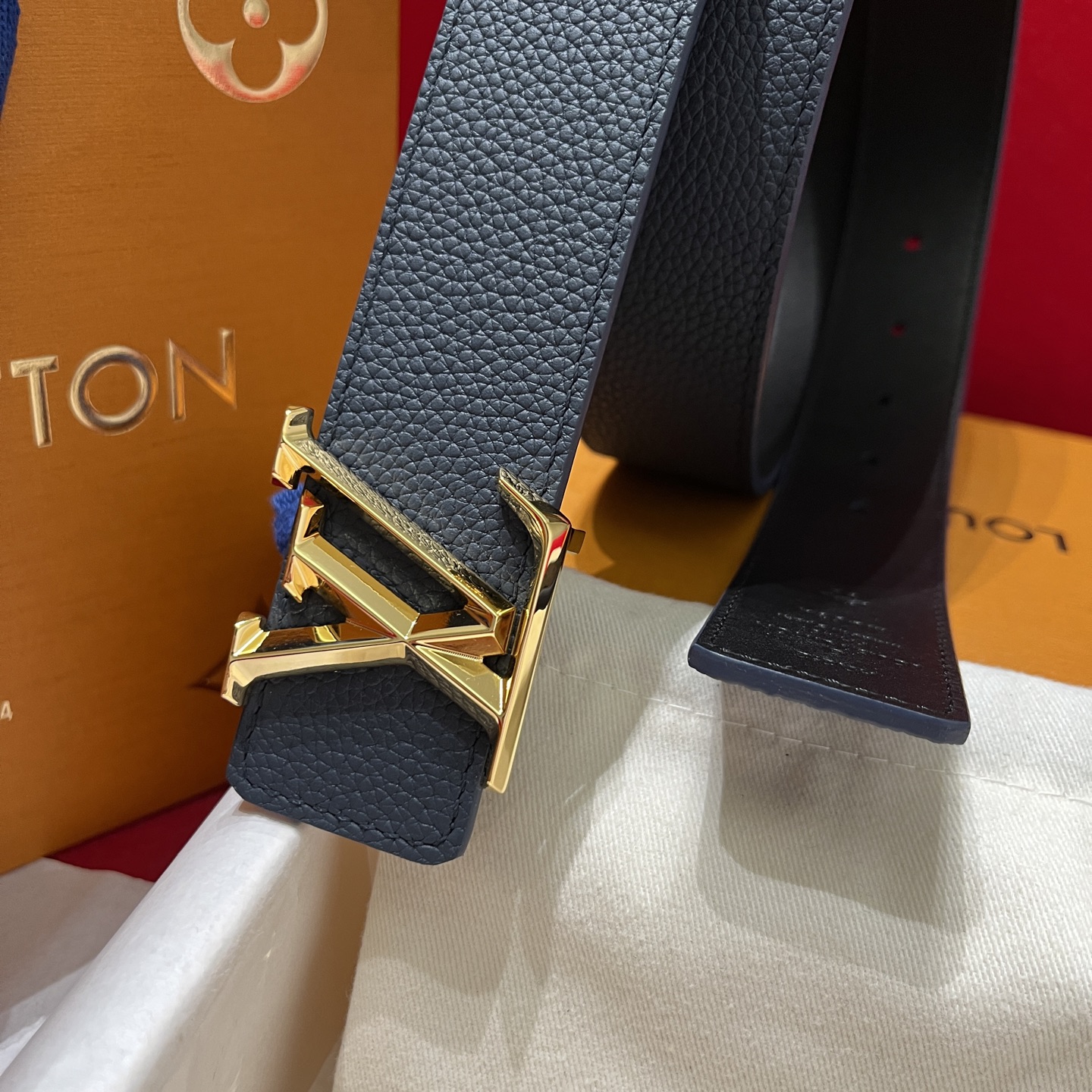 LV 高仿 男款 灰色皮革LV扣頭皮帶 商務休閒百搭腰帶| 13 LV 高仿 男款 灰色皮革LV扣頭皮帶 商務休閒百搭腰帶
