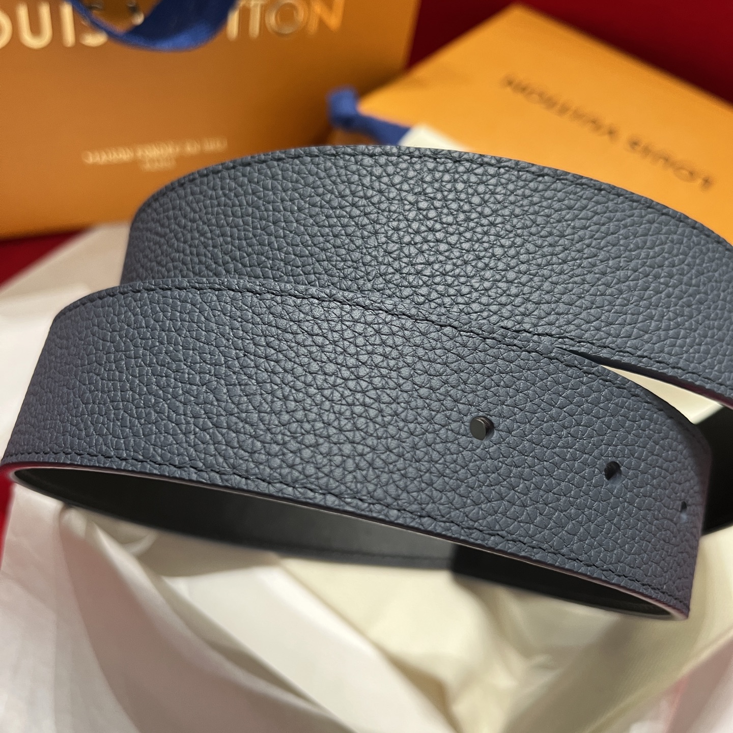 LV 高仿 男款 灰色皮革LV扣頭皮帶 商務休閒百搭腰帶| 11 LV 高仿 男款 灰色皮革LV扣頭皮帶 商務休閒百搭腰帶