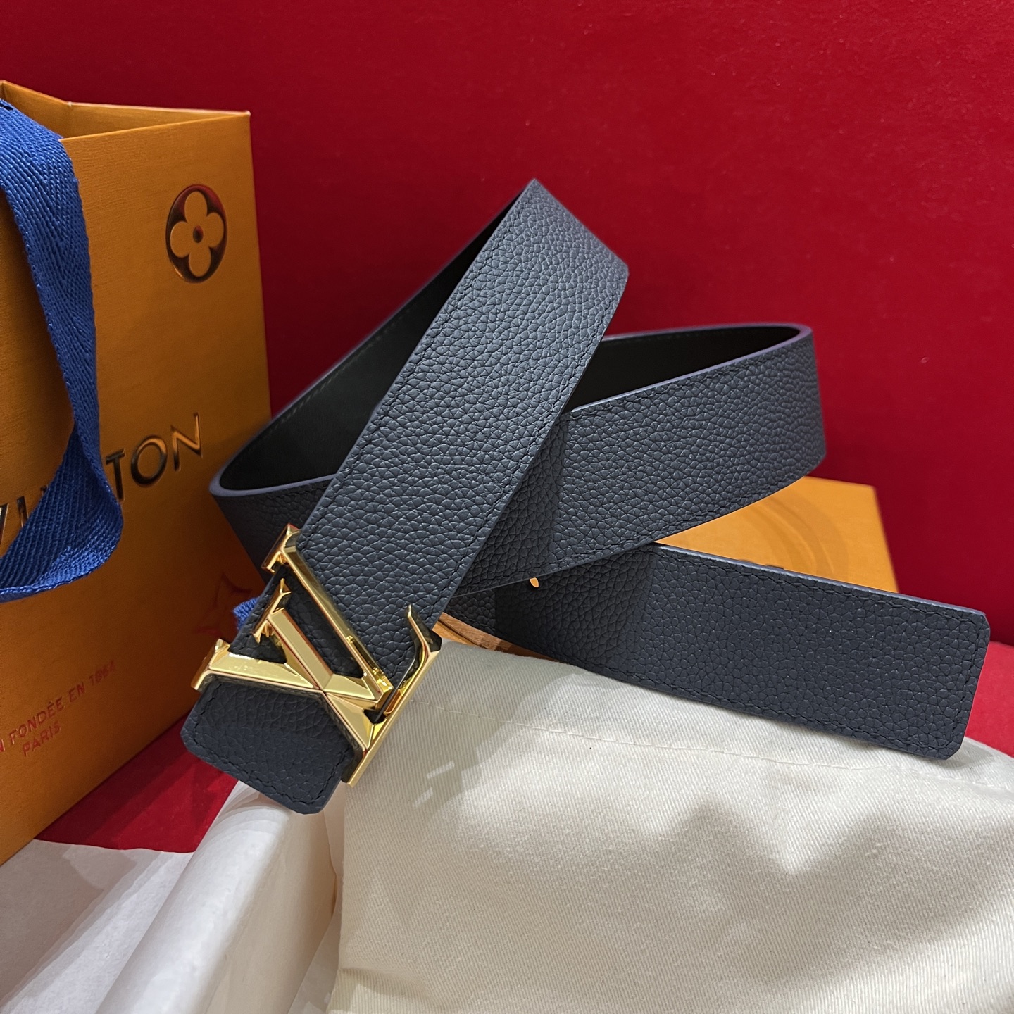 LV 高仿 男款 灰色皮革LV扣頭皮帶 商務休閒百搭腰帶| 9 LV 高仿 男款 灰色皮革LV扣頭皮帶 商務休閒百搭腰帶