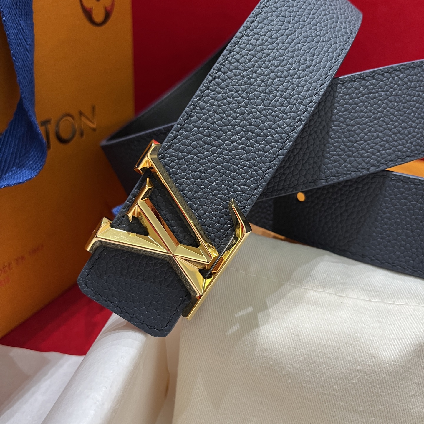 LV 高仿 男款 灰色皮革LV扣頭皮帶 商務休閒百搭腰帶| 8 LV 高仿 男款 灰色皮革LV扣頭皮帶 商務休閒百搭腰帶