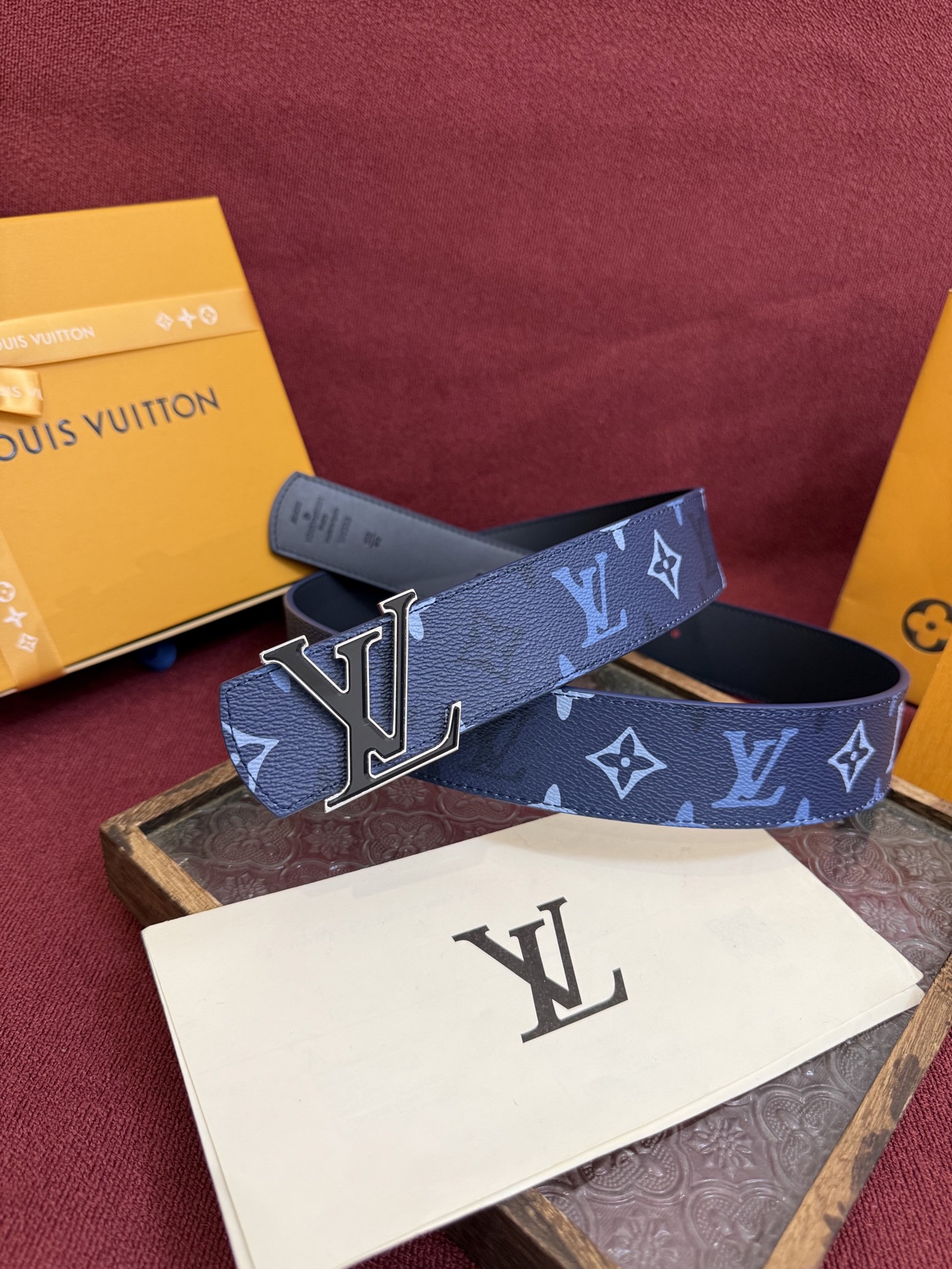 LV 原單 男款 藍色壓紋皮帶 金屬LV扣頭潮流款| 10 LV 原單 男款 藍色壓紋皮帶 金屬LV扣頭潮流款