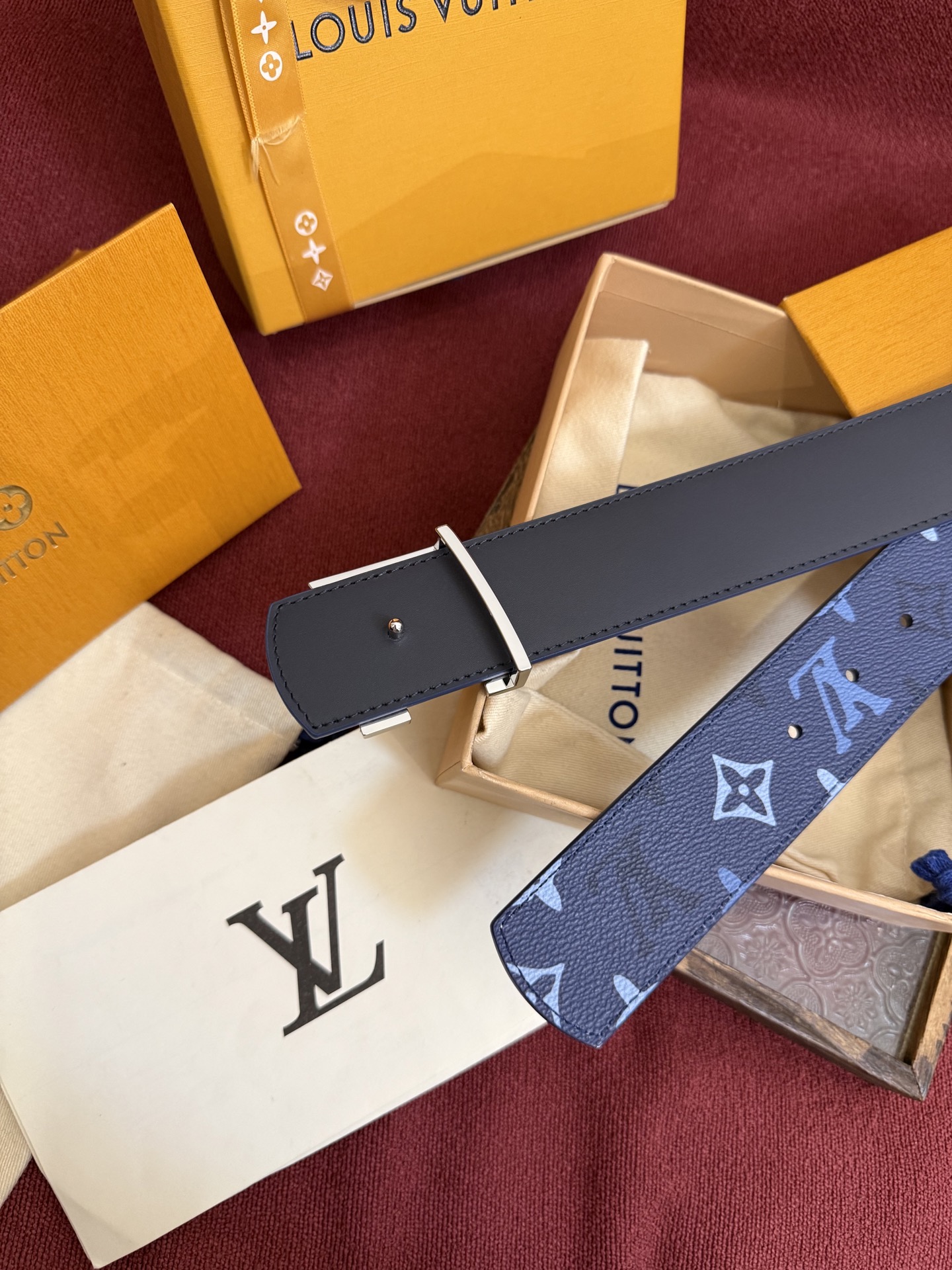 LV 原單 男款 藍色壓紋皮帶 金屬LV扣頭潮流款| 8 LV 原單 男款 藍色壓紋皮帶 金屬LV扣頭潮流款