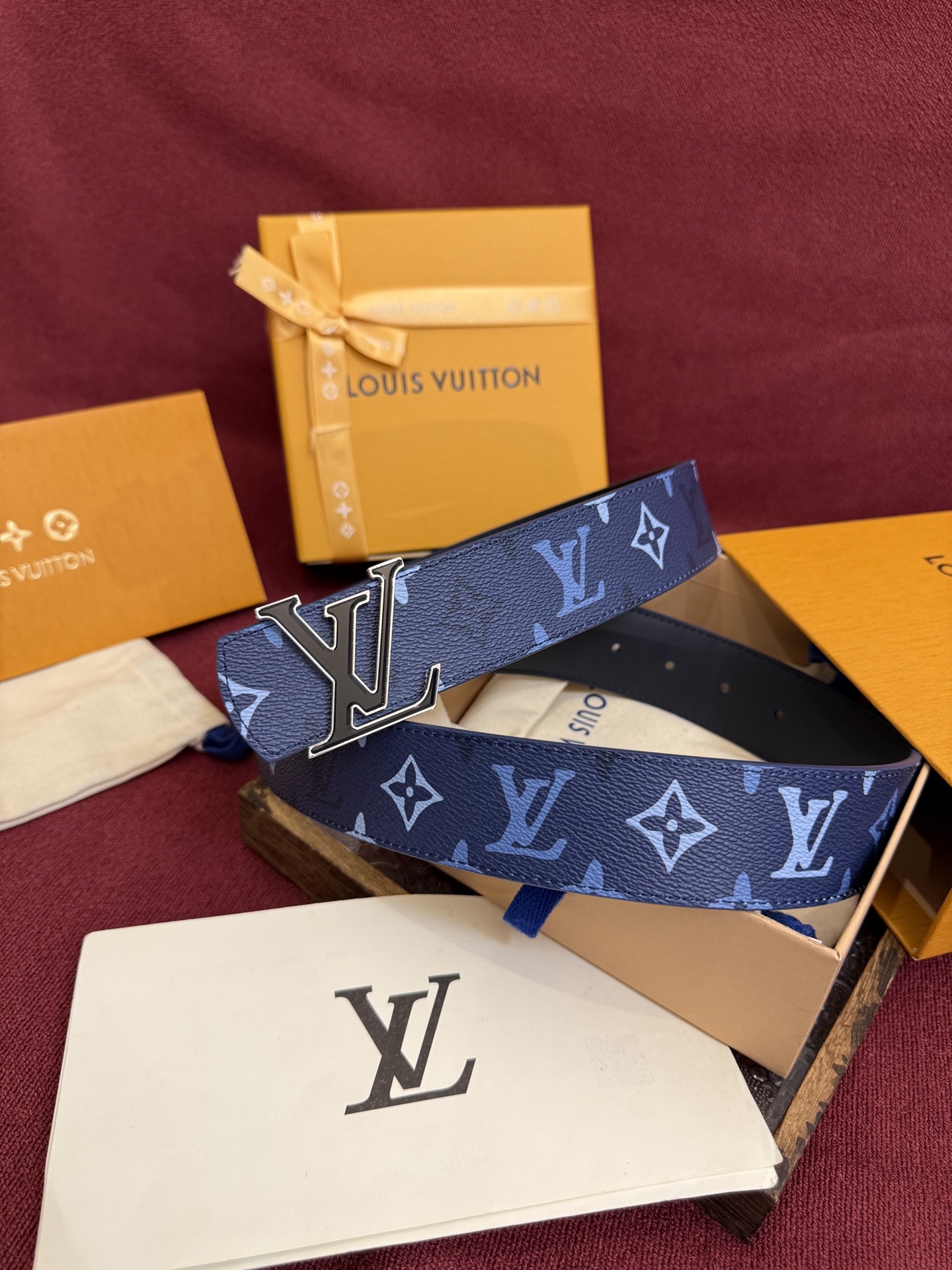 LV 原單 男款 藍色壓紋皮帶 金屬LV扣頭潮流款| 7 LV 原單 男款 藍色壓紋皮帶 金屬LV扣頭潮流款
