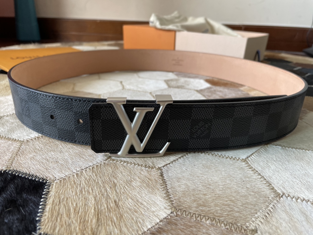LV 高仿 男款 咖啡棋盤格皮帶 經典百搭商務款| 6 LV 高仿 男款 咖啡棋盤格皮帶 經典百搭商務款