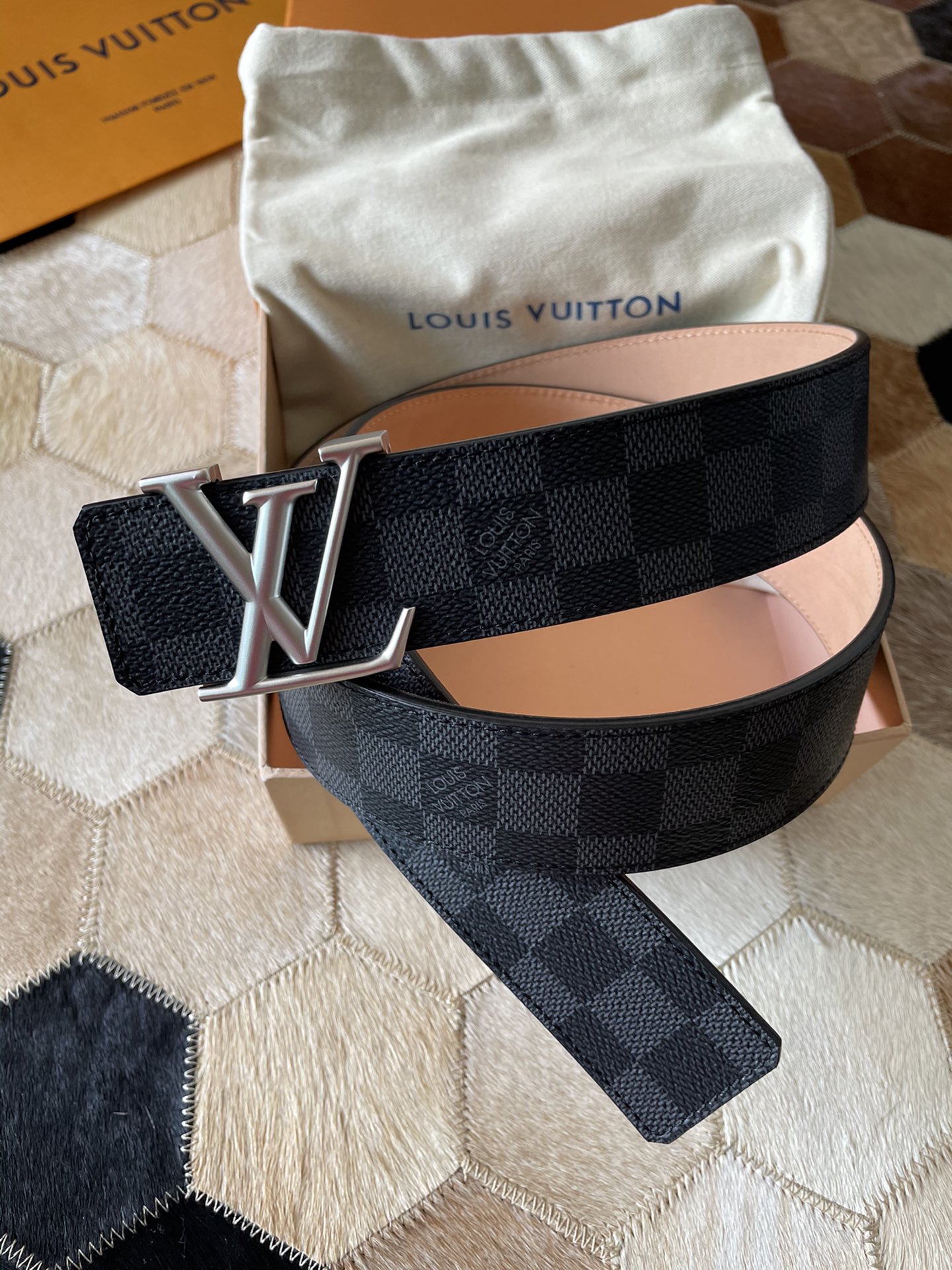 LV 高仿 男款 咖啡棋盤格皮帶 經典百搭商務款| 13 LV 高仿 男款 咖啡棋盤格皮帶 經典百搭商務款