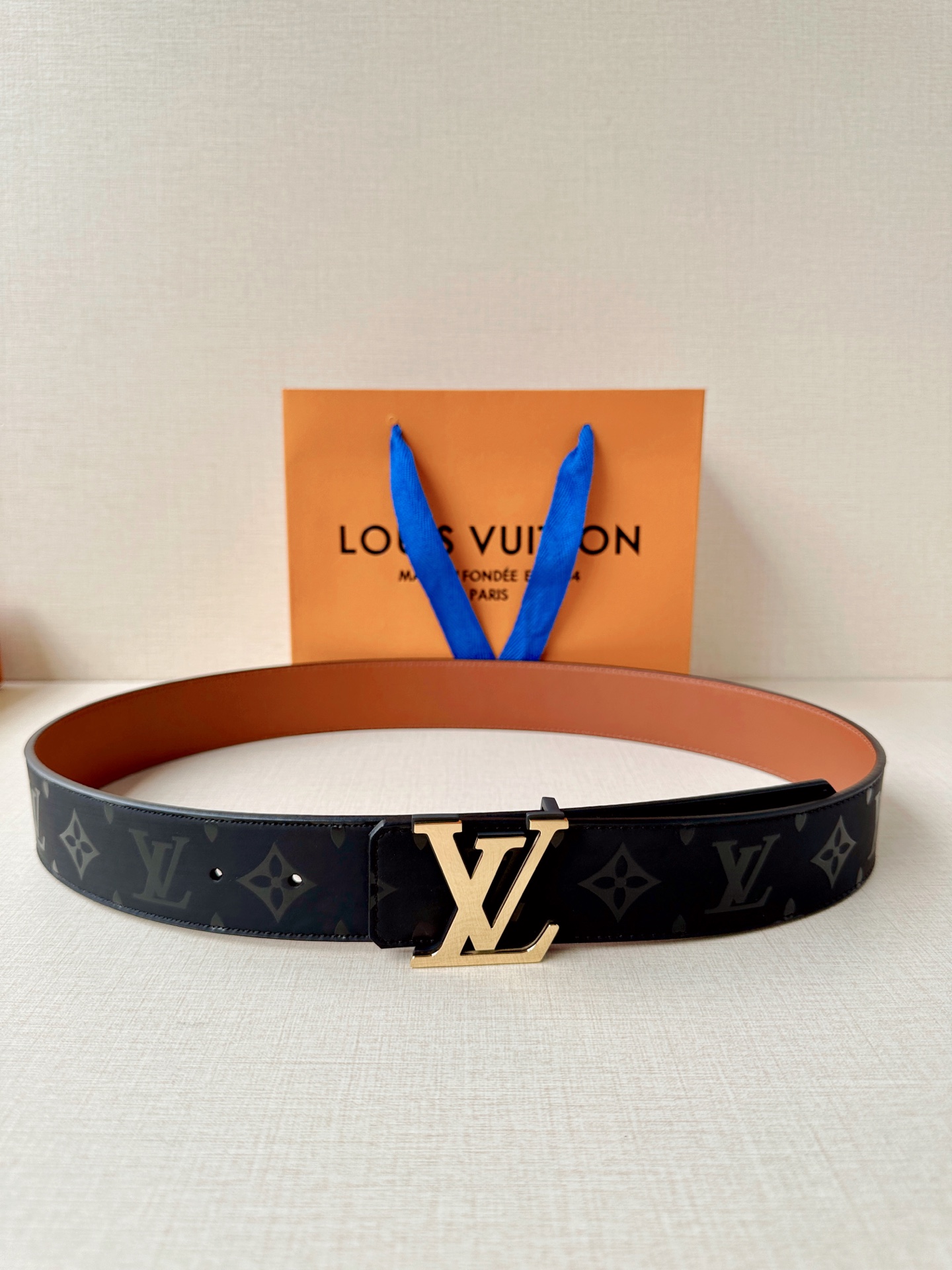 LV A貨 男款 黑色亮面皮帶 LV扣頭潮流款| 13 LV A貨 男款 黑色亮面皮帶 LV扣頭潮流款