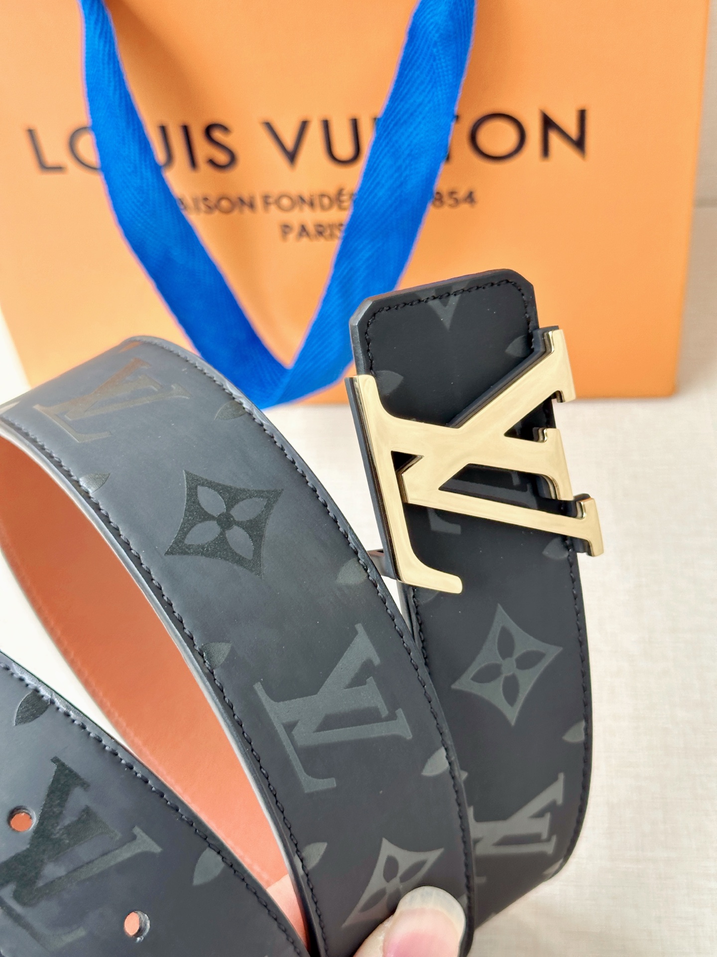LV A貨 男款 黑色亮面皮帶 LV扣頭潮流款| 11 LV A貨 男款 黑色亮面皮帶 LV扣頭潮流款
