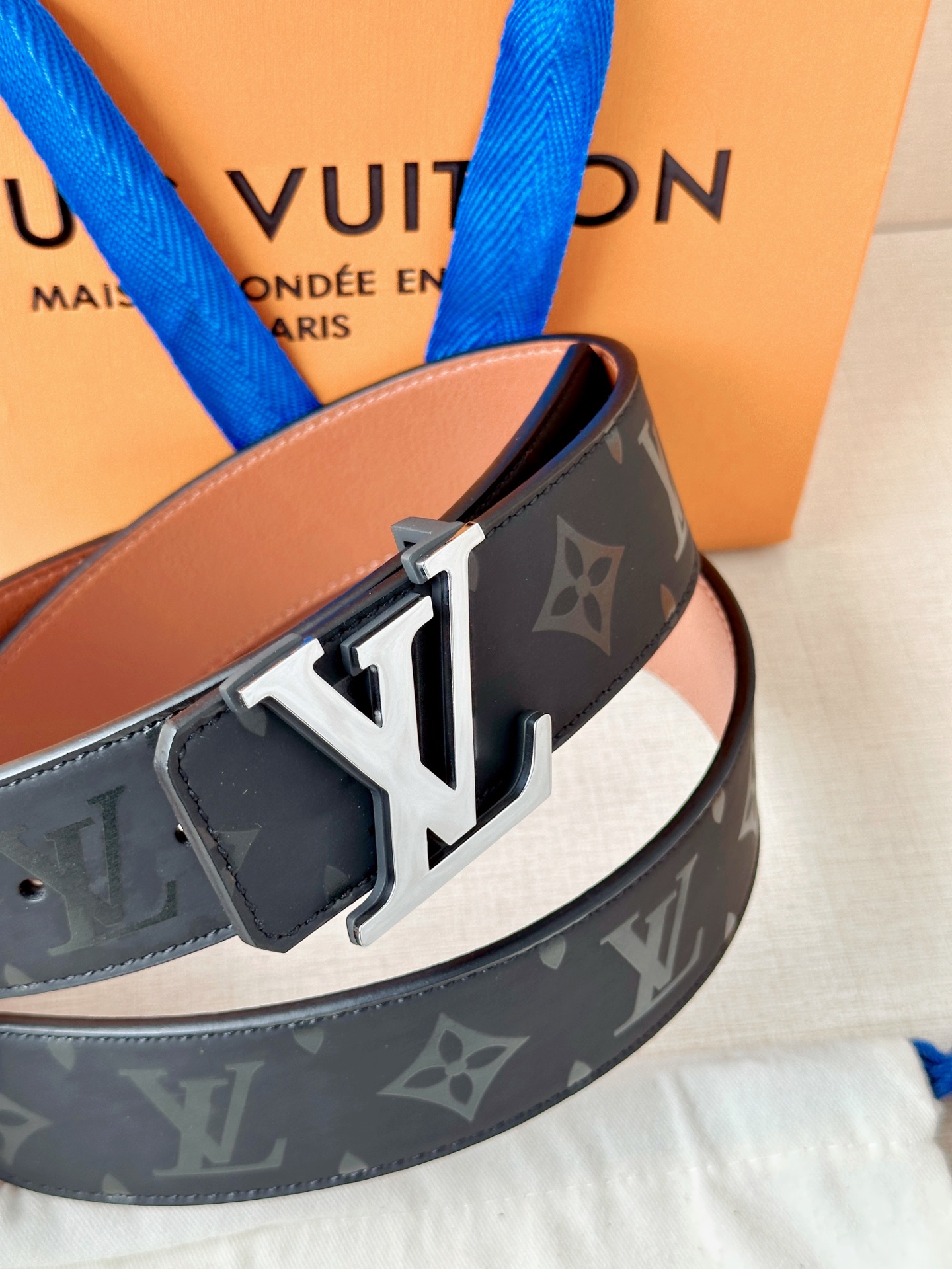 LV A貨 男款 黑色亮面皮帶 LV扣頭潮流款| 9 LV A貨 男款 黑色亮面皮帶 LV扣頭潮流款