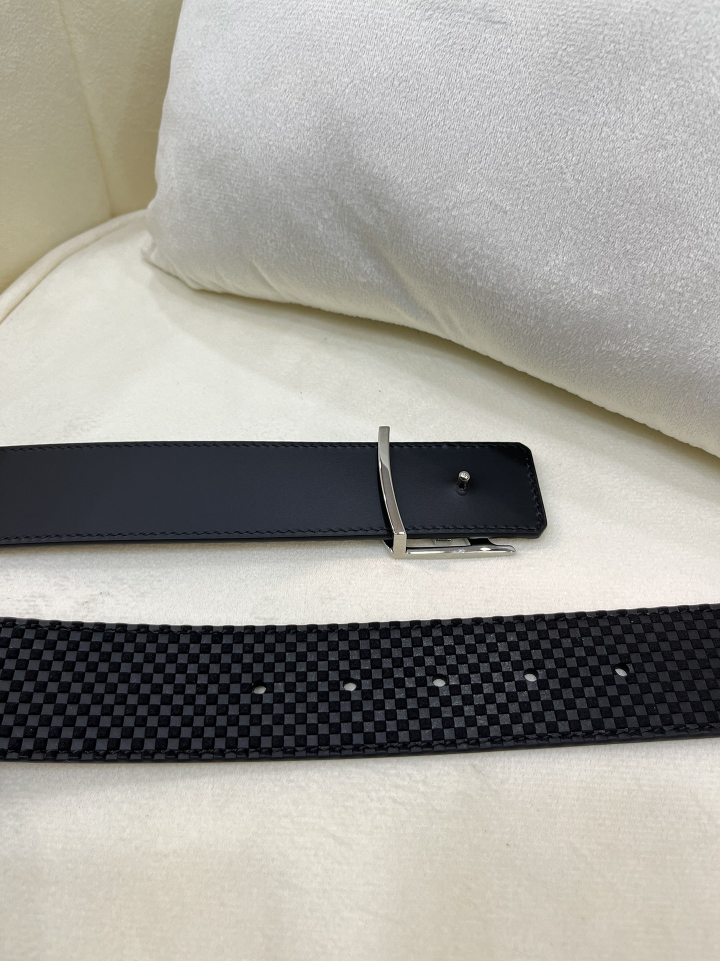 LV 高仿 男款 黑色棋盤格皮帶 金屬扣頭百搭款| 9 LV 高仿 男款 黑色棋盤格皮帶 金屬扣頭百搭款
