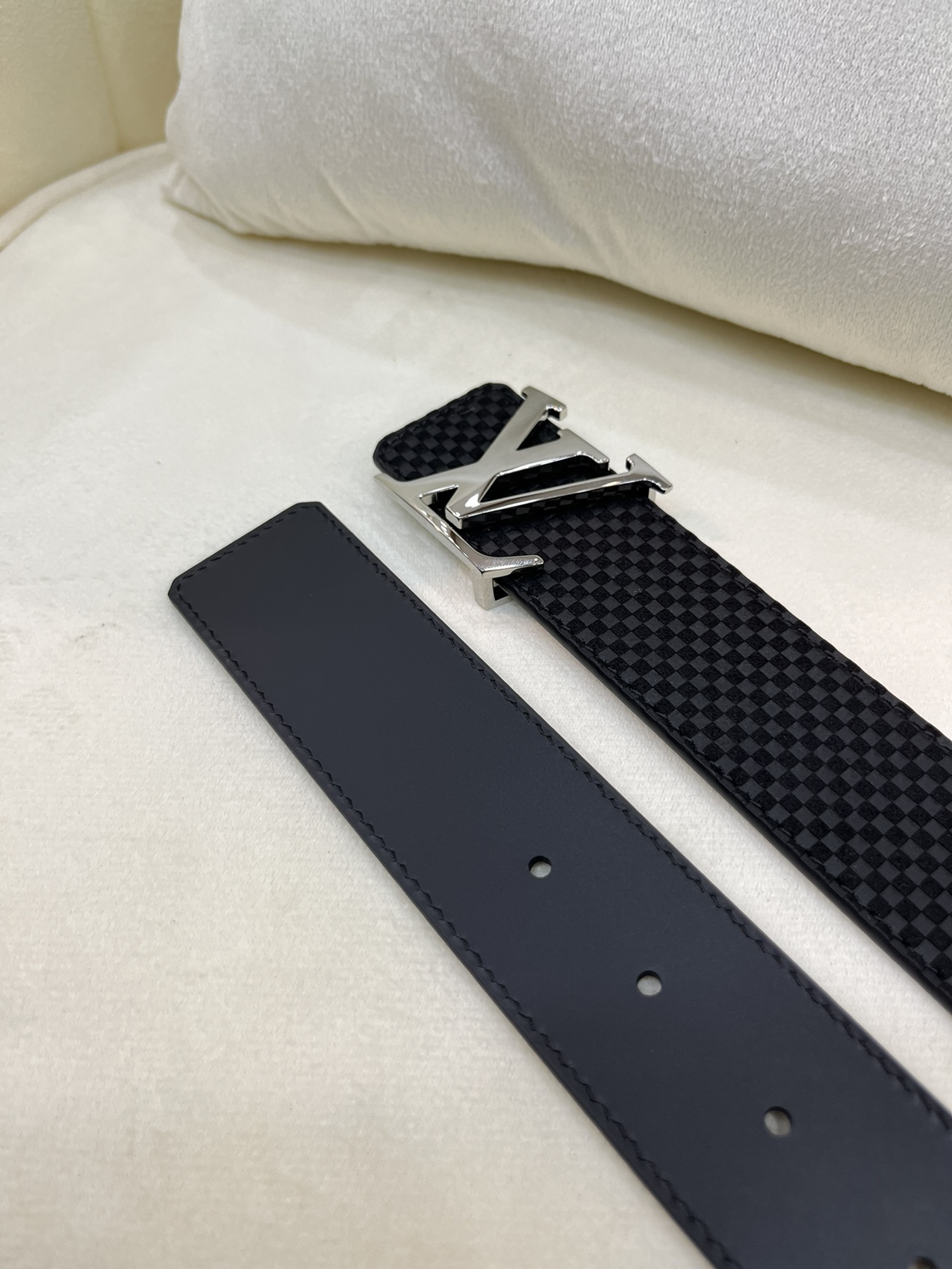 LV 高仿 男款 黑色棋盤格皮帶 金屬扣頭百搭款| 8 LV 高仿 男款 黑色棋盤格皮帶 金屬扣頭百搭款