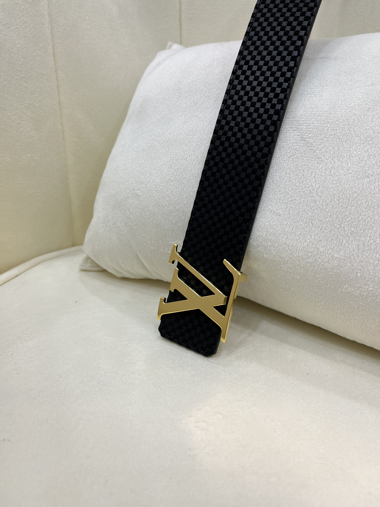 LV 高仿 男款 皮帶 經典棋盤格紋 金扣設計 商務休閒款| 10 LV 高仿 男款 皮帶 經典棋盤格紋 金扣設計 商務休閒款
