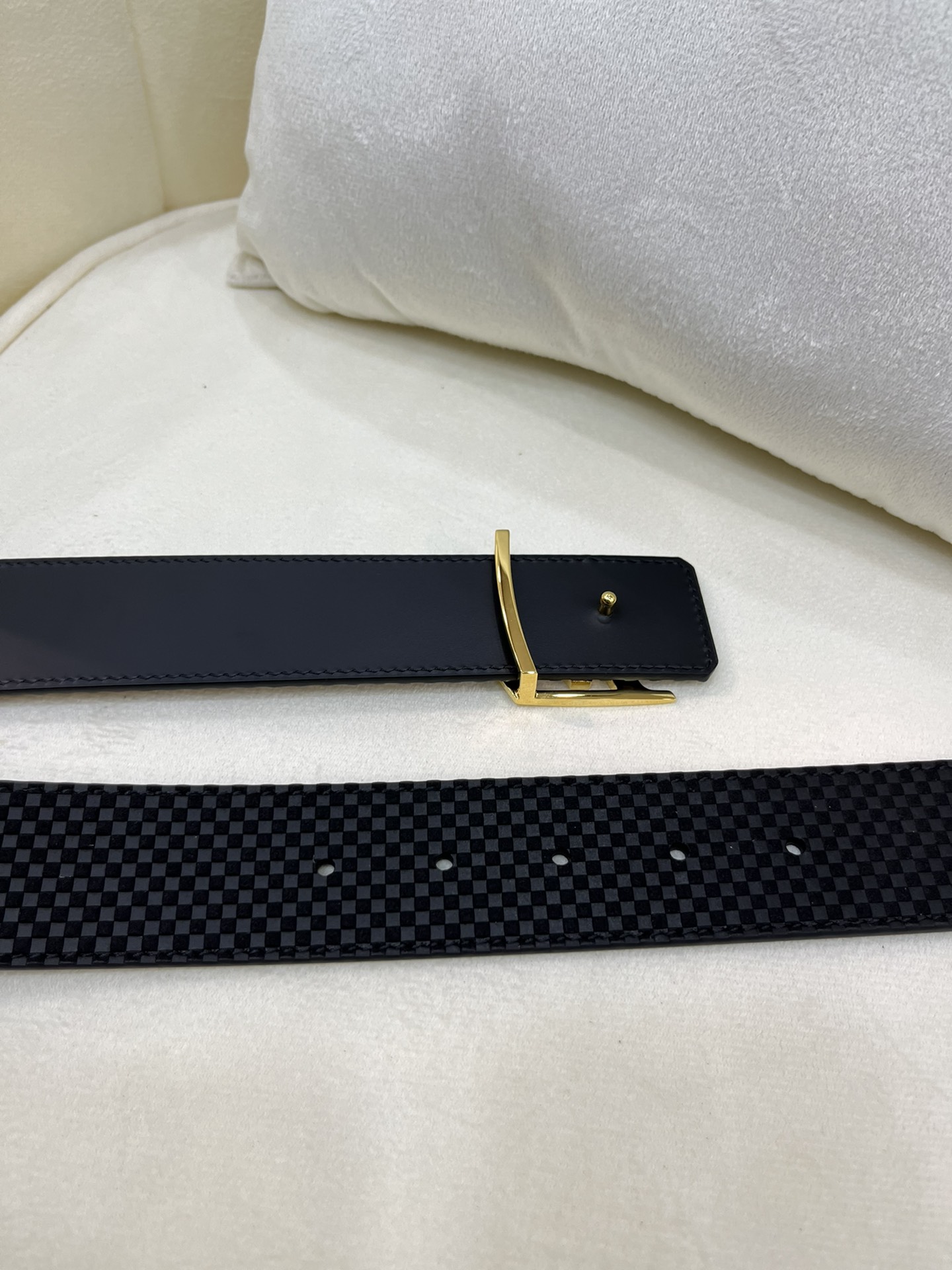 LV 高仿 男款 皮帶 經典棋盤格紋 金扣設計 商務休閒款| 8 LV 高仿 男款 皮帶 經典棋盤格紋 金扣設計 商務休閒款