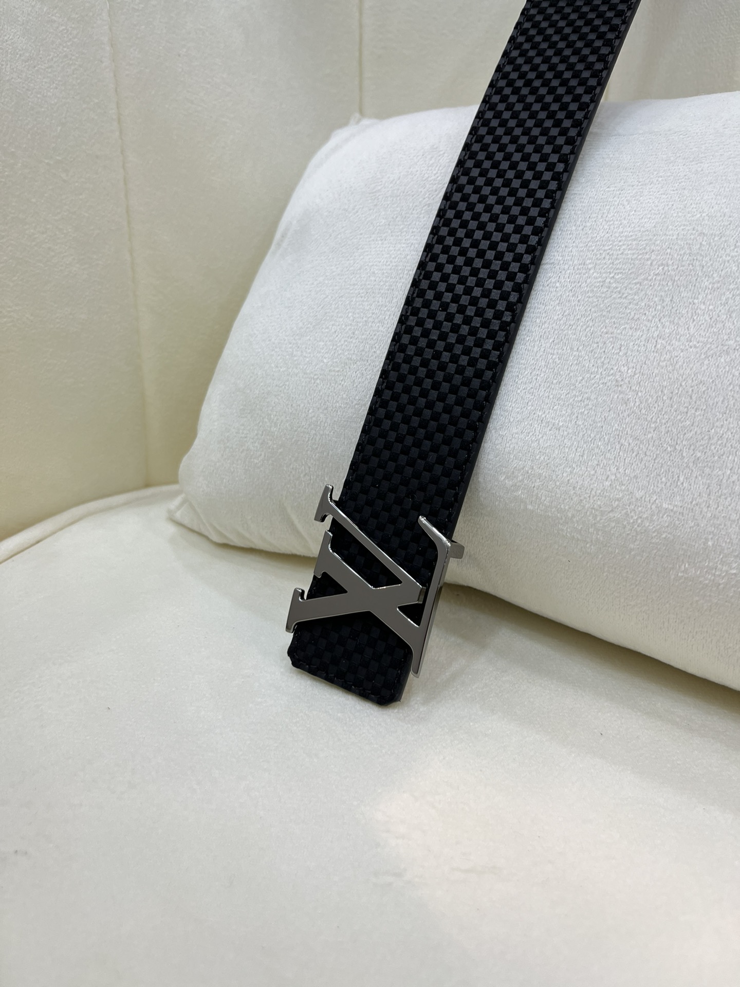 LV 一比一 男款 皮帶 黑色棋盤格 銀扣設計 百搭款| 10 LV 一比一 男款 皮帶 黑色棋盤格 銀扣設計 百搭款