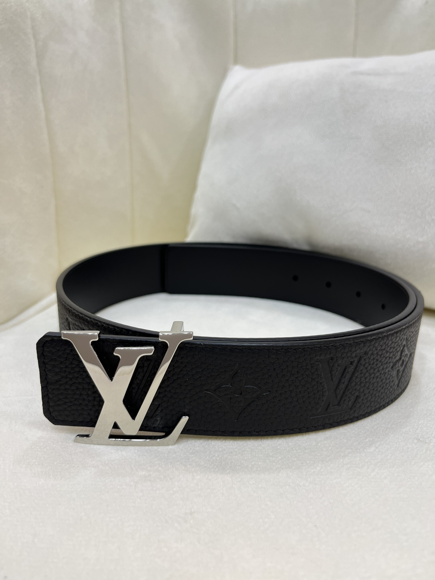 LV 高仿 男款 皮帶 黑色壓紋 銀扣設計 百搭款| 12 LV 高仿 男款 皮帶 黑色壓紋 銀扣設計 百搭款
