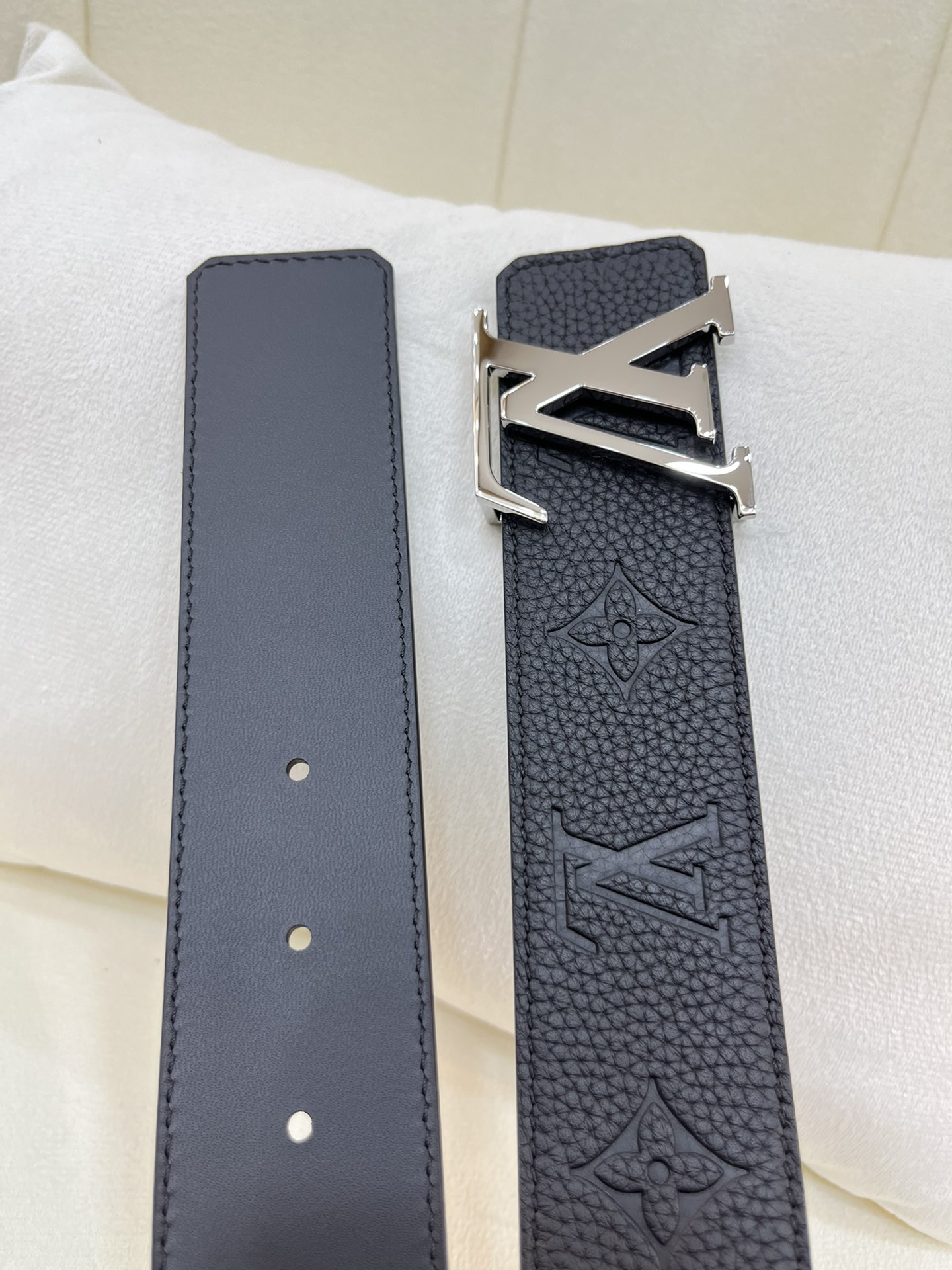 LV 高仿 男款 皮帶 黑色壓紋 銀扣設計 百搭款| 10 LV 高仿 男款 皮帶 黑色壓紋 銀扣設計 百搭款