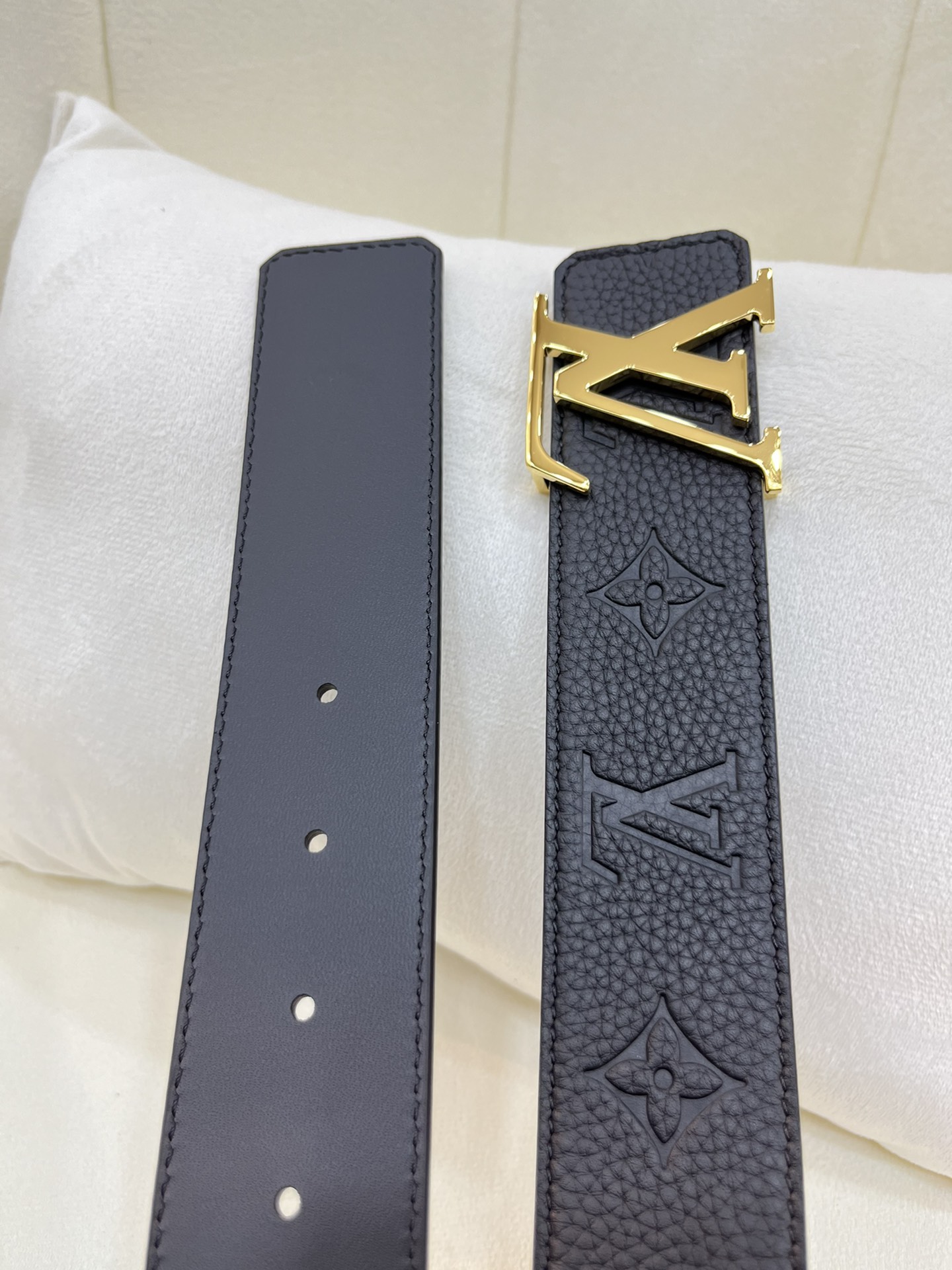 LV A貨 男款 皮帶 黑色壓紋設計 金扣 商務百搭款| 11 LV A貨 男款 皮帶 黑色壓紋設計 金扣 商務百搭款