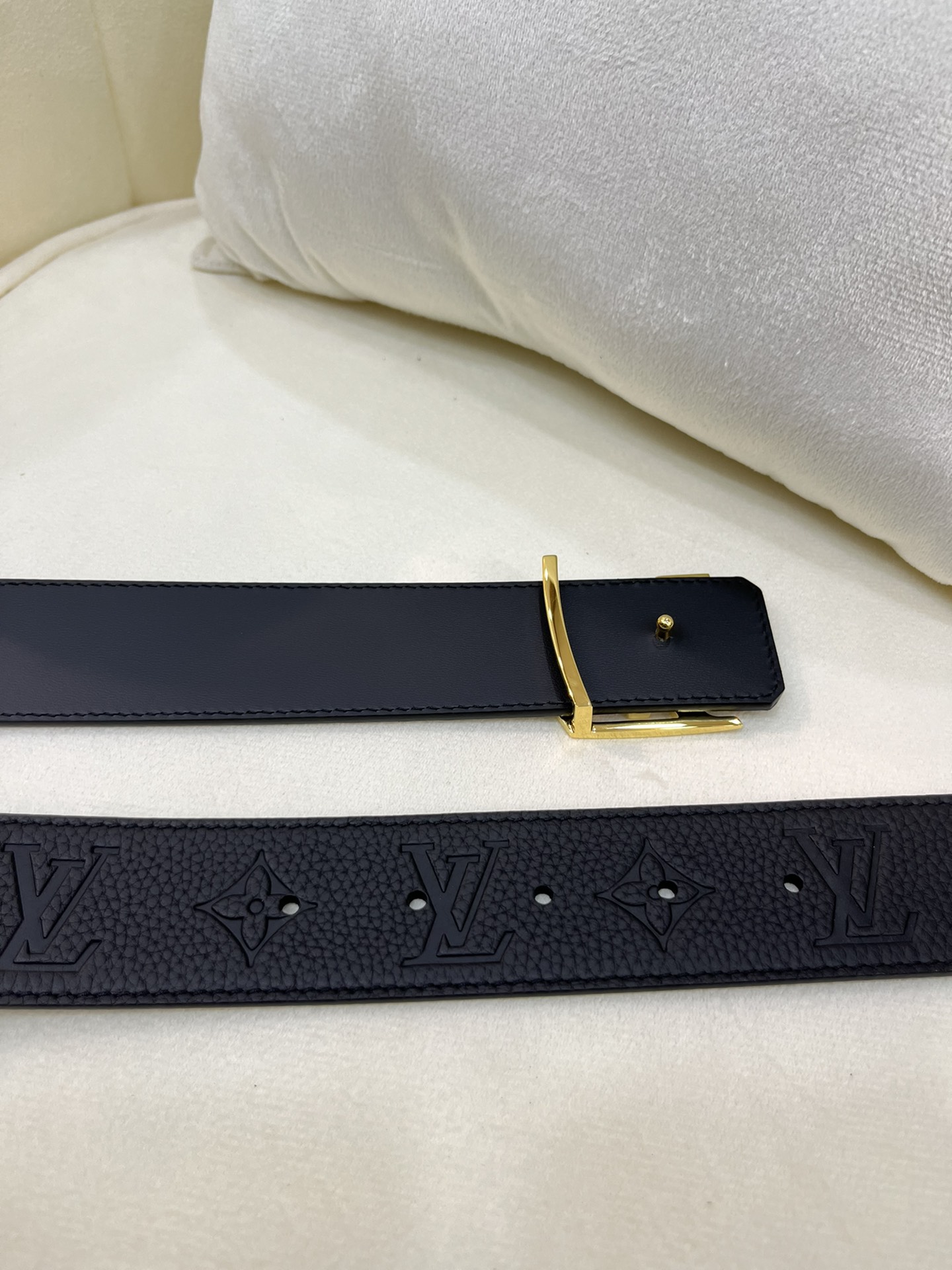 LV A貨 男款 皮帶 黑色壓紋設計 金扣 商務百搭款| 10 LV A貨 男款 皮帶 黑色壓紋設計 金扣 商務百搭款