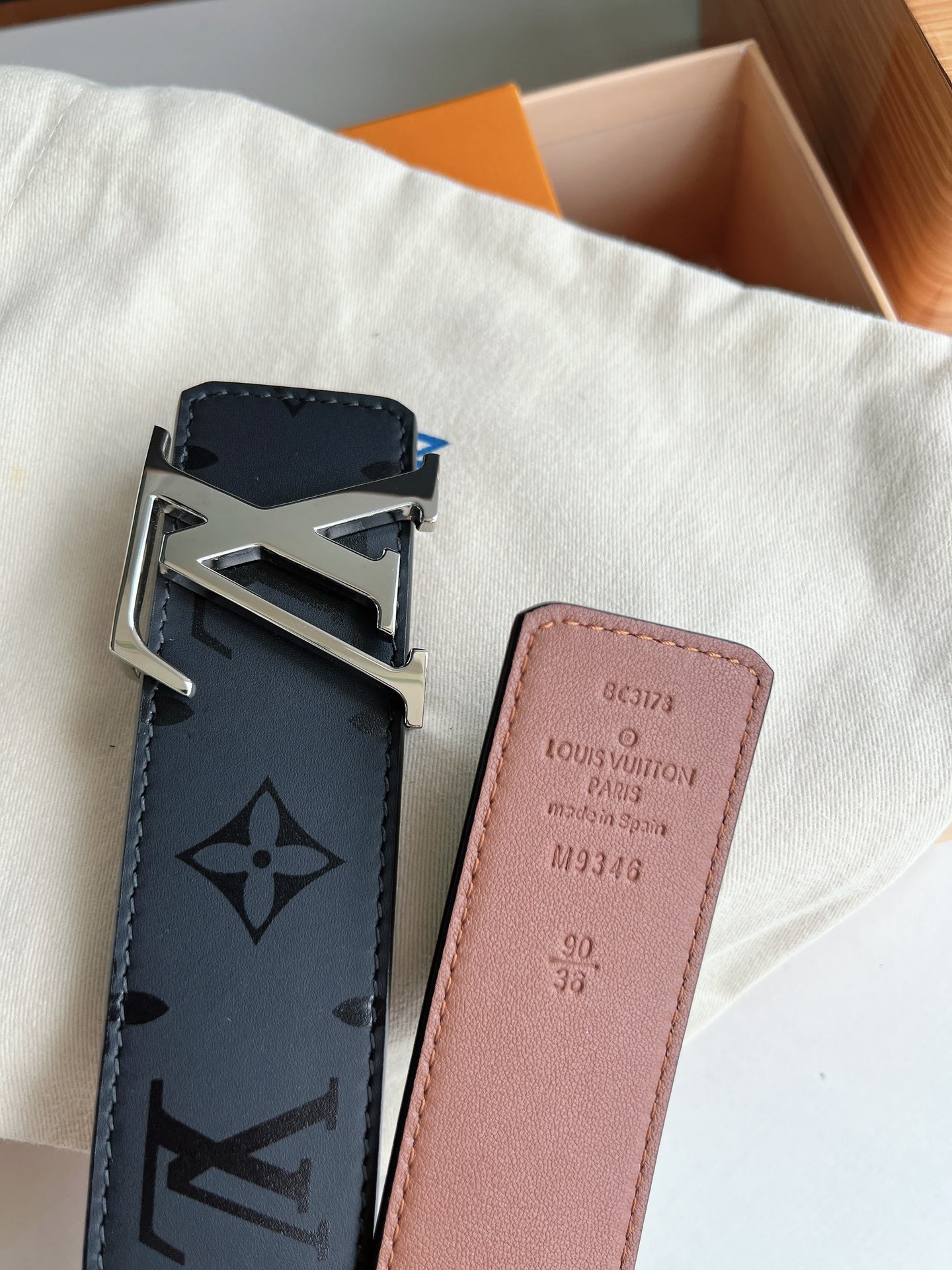 LV 高仿 男款 皮帶 老花印花設計 银扣 百搭款| 9 LV 高仿 男款 皮帶 老花印花設計 银扣 百搭款
