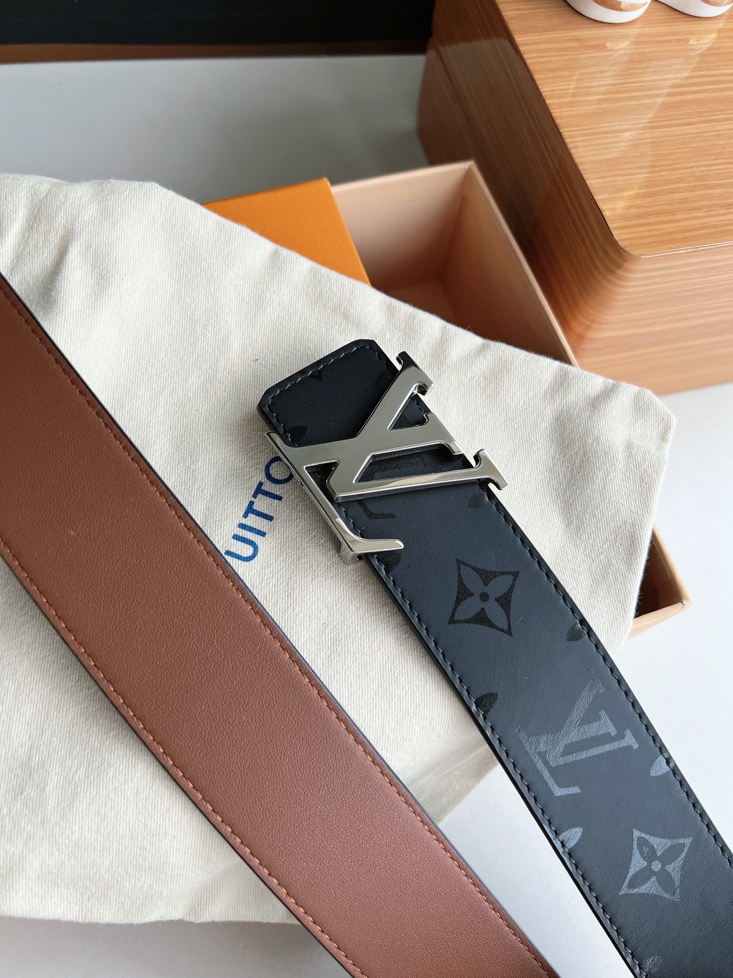 LV 高仿 男款 皮帶 老花印花設計 银扣 百搭款| 8 LV 高仿 男款 皮帶 老花印花設計 银扣 百搭款