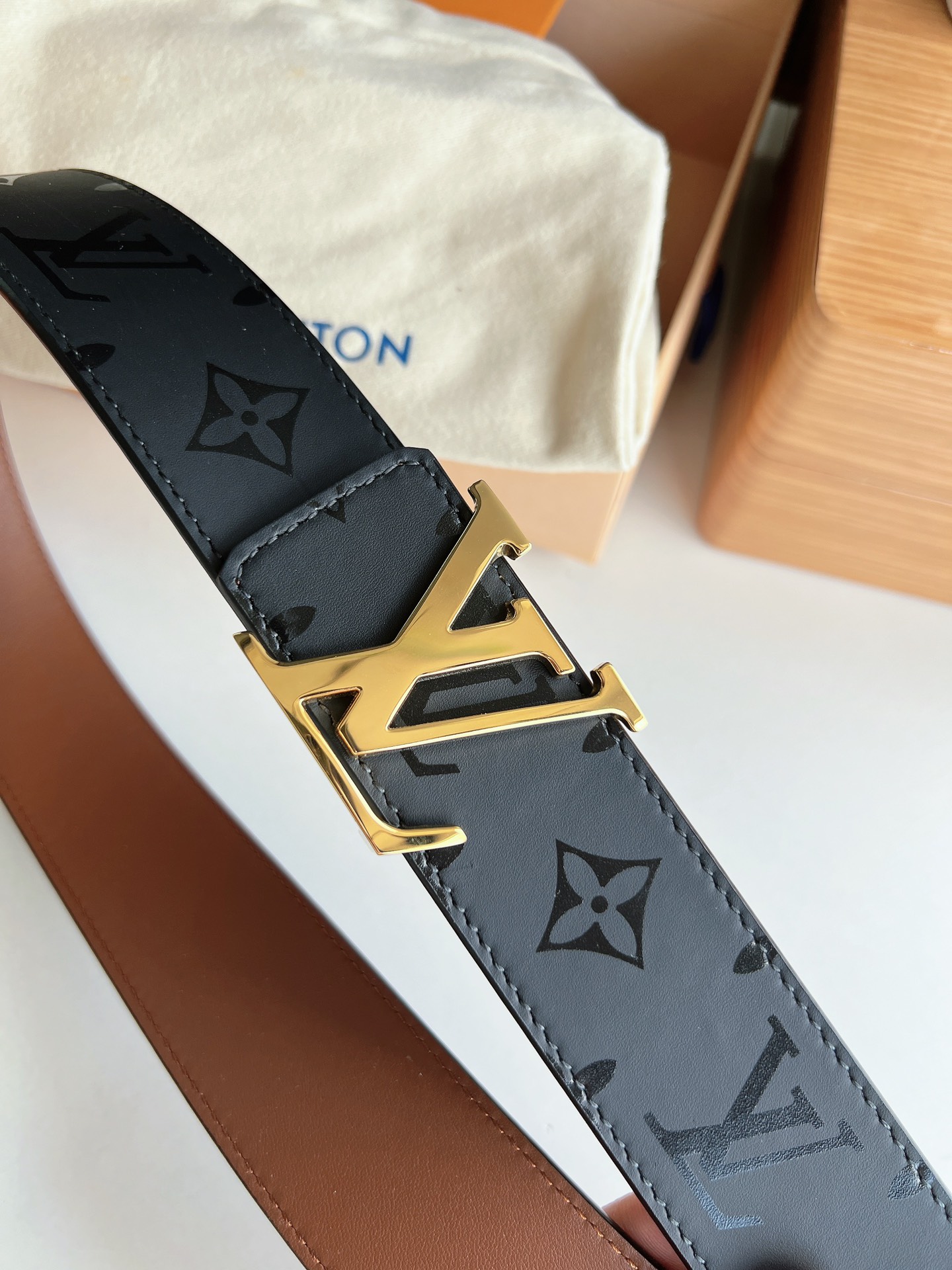 LV 高仿 男款 皮帶 老花印花設計 金扣 百搭款| 12 LV 高仿 男款 皮帶 老花印花設計 金扣 百搭款