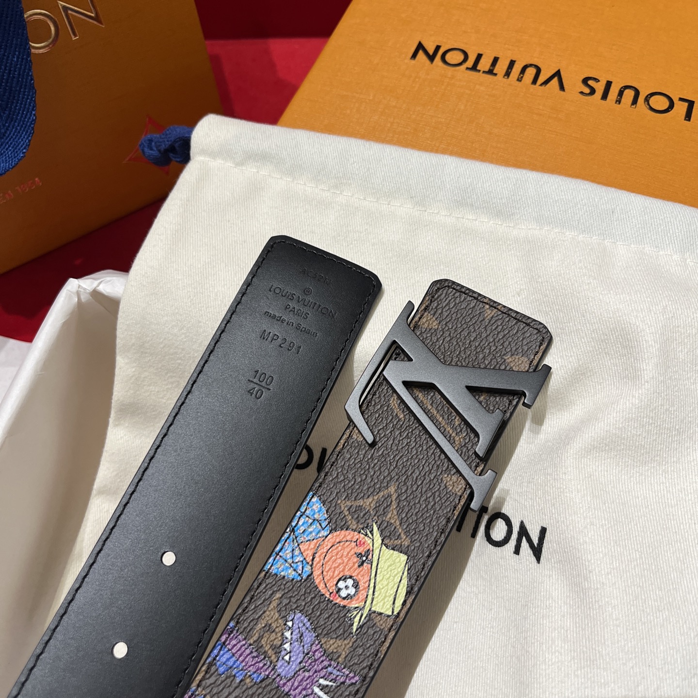 LV 高仿塗鴉Monogram皮帶|黑扣街頭藝術款男女通用腰帶| 10 LV 高仿塗鴉Monogram皮帶|黑扣街頭藝術款男女通用腰帶