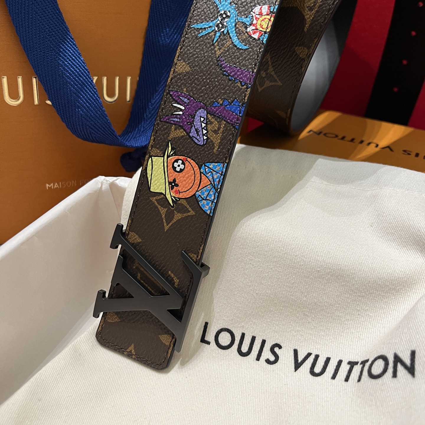 LV 高仿塗鴉Monogram皮帶|黑扣街頭藝術款男女通用腰帶| 8 LV 高仿塗鴉Monogram皮帶|黑扣街頭藝術款男女通用腰帶