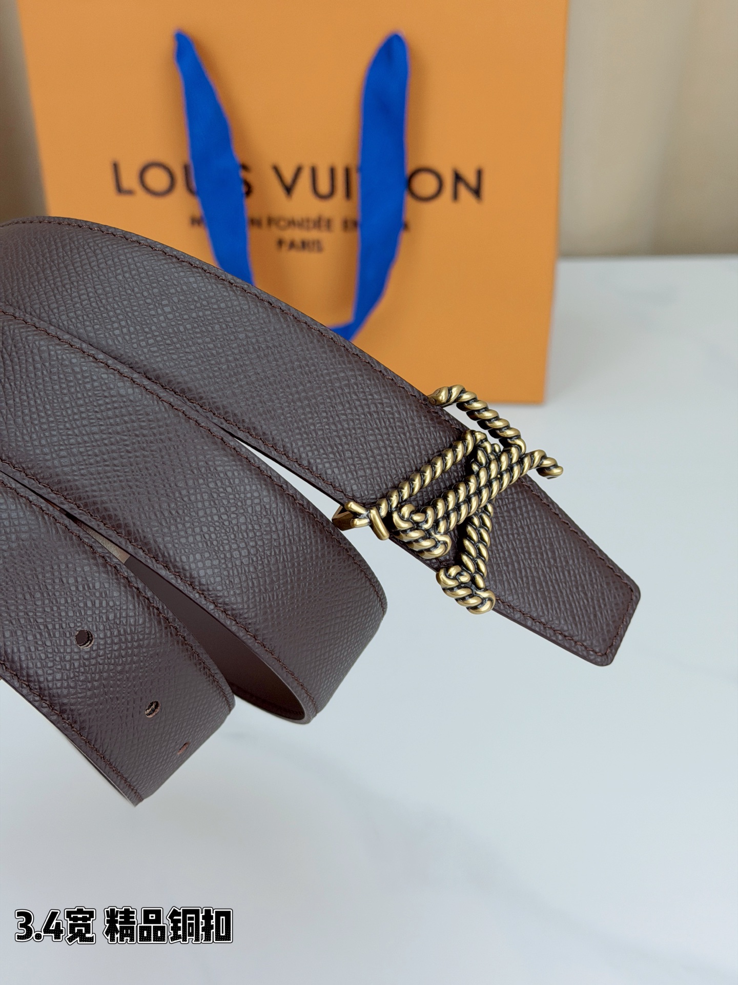 LV 一比一棕色粒面皮帶|金扣經典簡約款男士精品腰帶| 8 LV 一比一棕色粒面皮帶|金扣經典簡約款男士精品腰帶