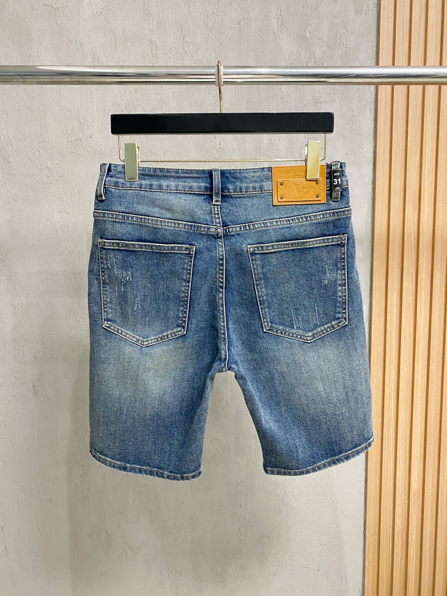 LV高仿潮流塗鴉牛仔短褲 夏季街頭印花設計 百搭休閒丹寧褲