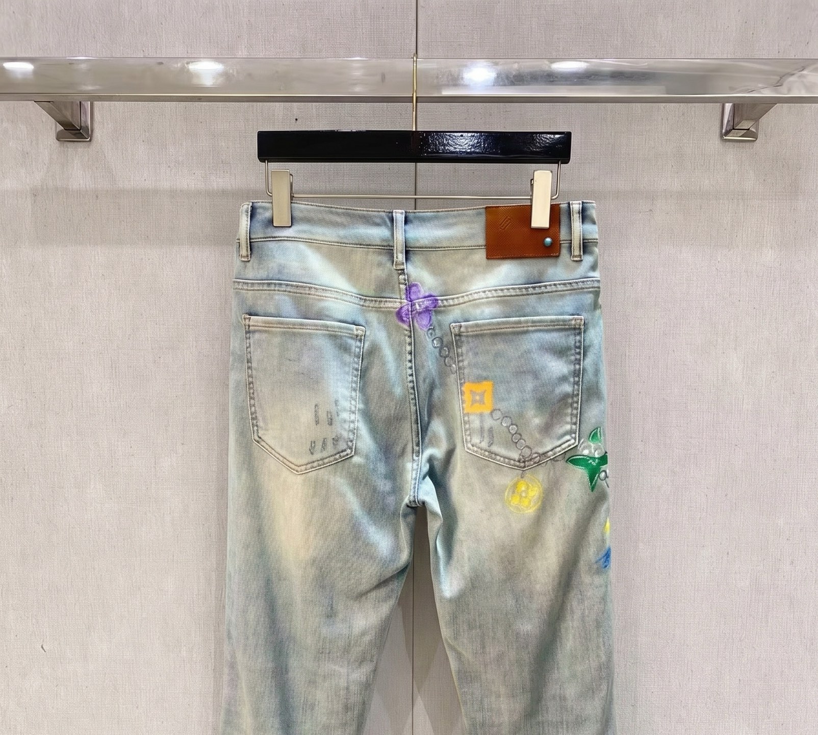 LV高仿印花牛仔褲 多色圖案設計 時尚百搭丹寧長褲| 8 LV高仿印花牛仔褲 多色圖案設計 時尚百搭丹寧長褲