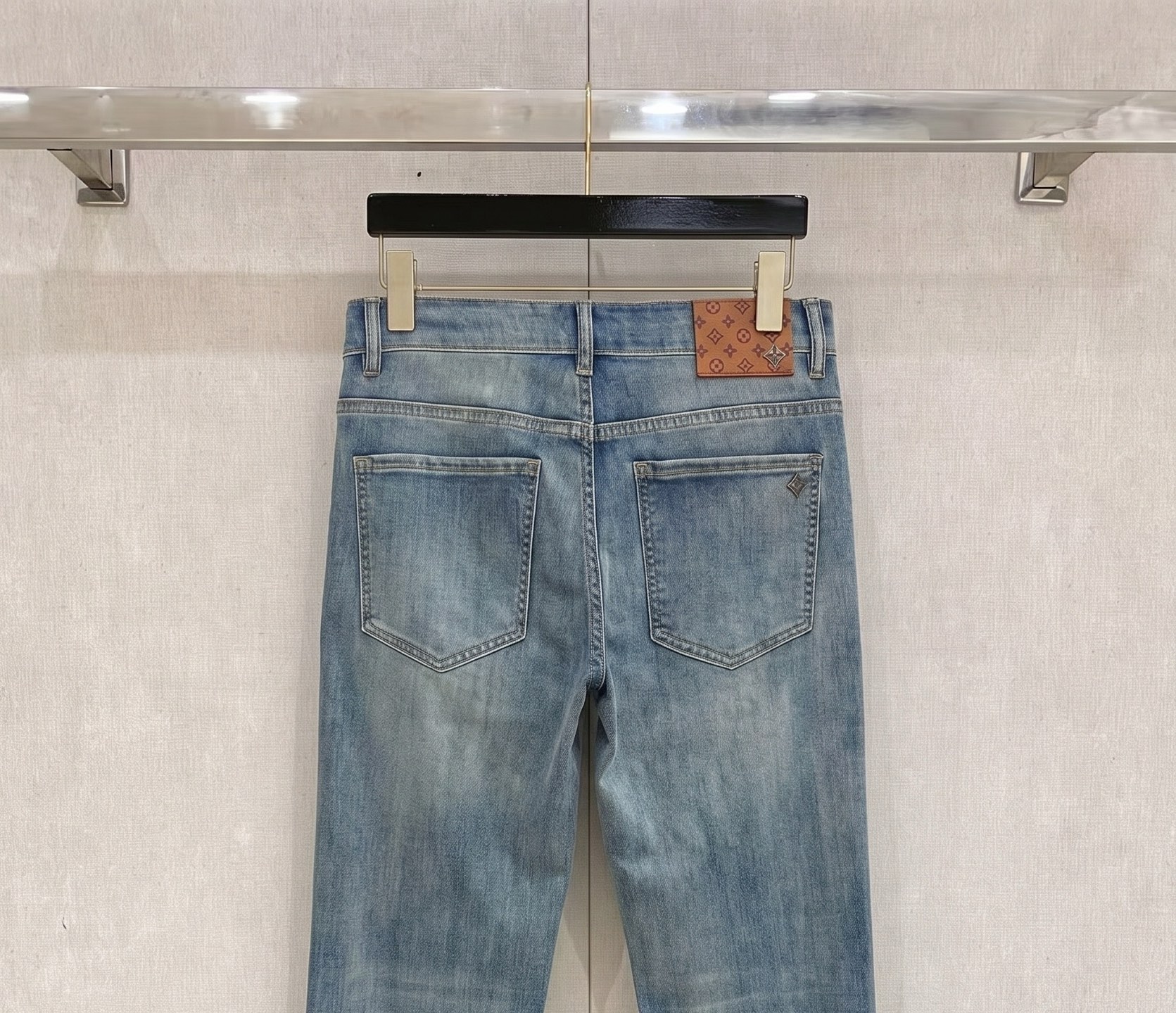 LV高仿直筒牛仔褲 經典簡約設計 百搭休閒丹寧長褲| 8 LV高仿直筒牛仔褲 經典簡約設計 百搭休閒丹寧長褲