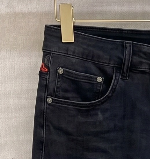 LV 高仿 彩色刺繡老花牛仔褲 黑灰洗水款 潮流直筒褲| 11 LV 高仿 彩色刺繡老花牛仔褲 黑灰洗水款 潮流直筒褲