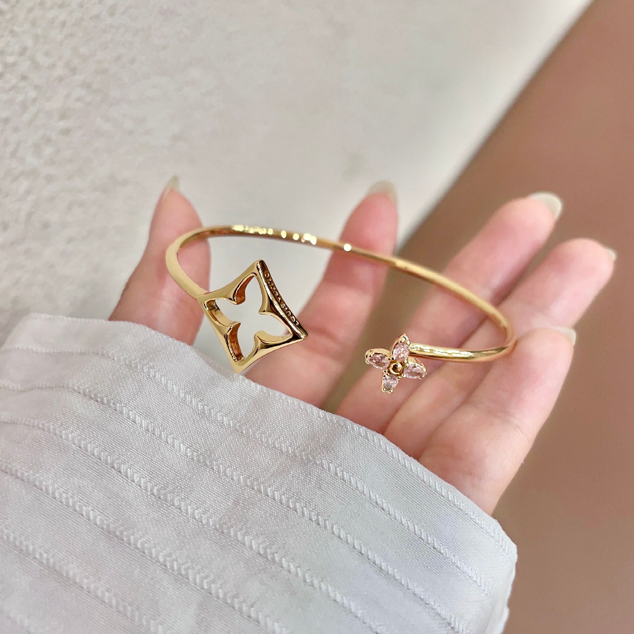 LV A貨 女款 四葉花手鐲 鑽飾點綴設計 甜美氣質百搭高端飾品推薦| 13 LV A貨 女款 四葉花手鐲 鑽飾點綴設計 甜美氣質百搭高端飾品推薦