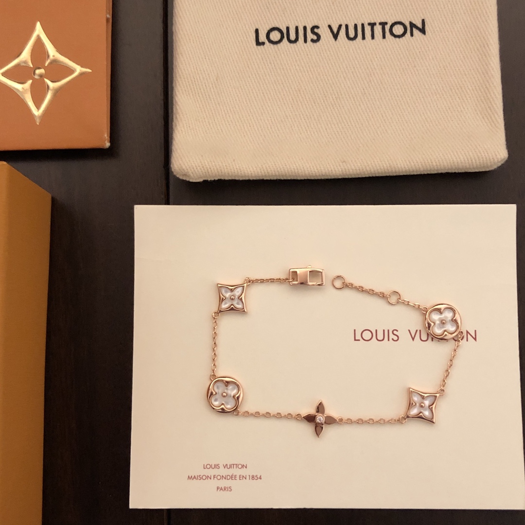 LV 高仿 女款 四葉花手鏈 玫瑰金細鏈設計 優雅氣質百搭飾品推薦款| 13 LV 高仿 女款 四葉花手鏈 玫瑰金細鏈設計 優雅氣質百搭飾品推薦款
