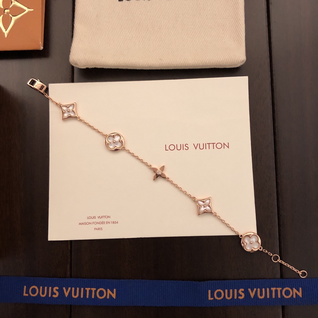 LV 高仿 女款 四葉花手鏈 玫瑰金細鏈設計 優雅氣質百搭飾品推薦款| 11 LV 高仿 女款 四葉花手鏈 玫瑰金細鏈設計 優雅氣質百搭飾品推薦款
