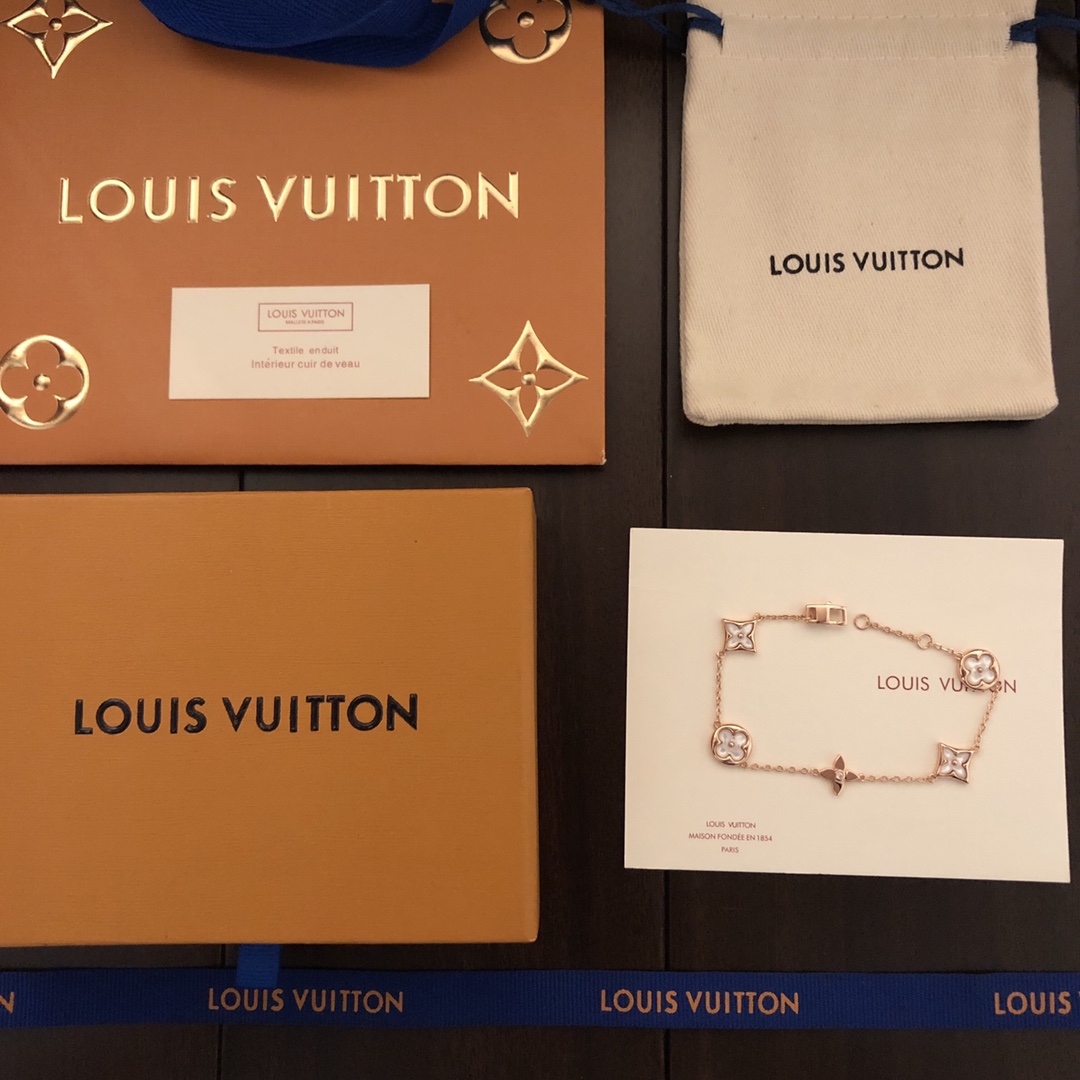 LV 高仿 女款 四葉花手鏈 玫瑰金細鏈設計 優雅氣質百搭飾品推薦款| 8 LV 高仿 女款 四葉花手鏈 玫瑰金細鏈設計 優雅氣質百搭飾品推薦款