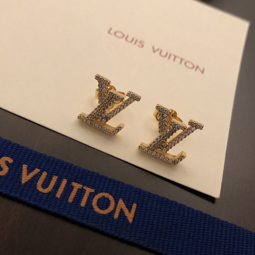 LV 一比一 女款 Monogram鑲鑽耳環 經典LOGO設計 高端氣質百搭飾品推薦| 10 LV 一比一 女款 Monogram鑲鑽耳環 經典LOGO設計 高端氣質百搭飾品推薦